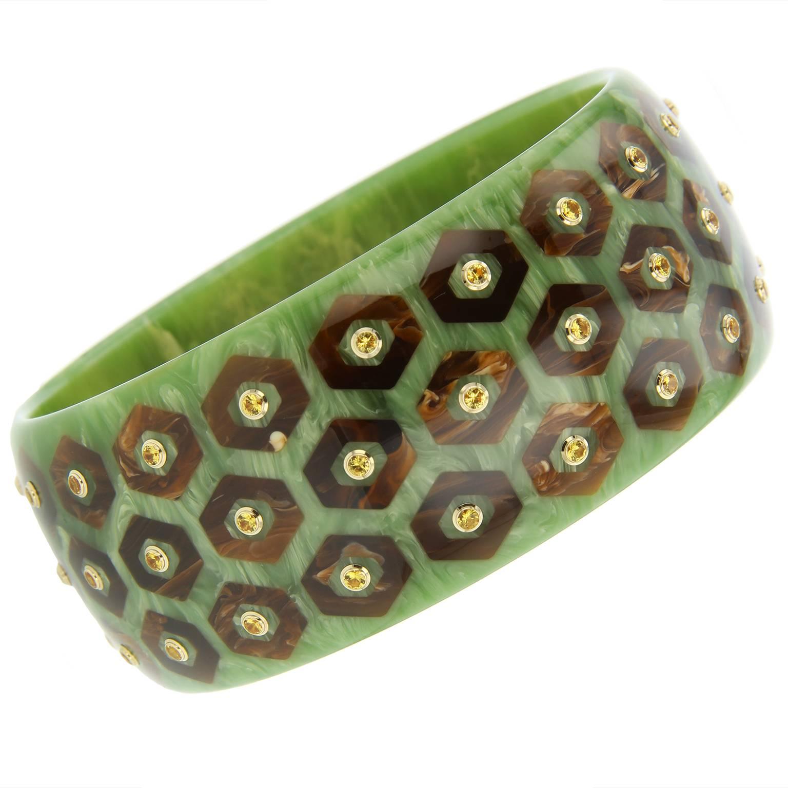 Mark Davis Bakelite Yellow Sapphire Yellow Gold Bangle In New Condition For Sale In Beaufort, SC