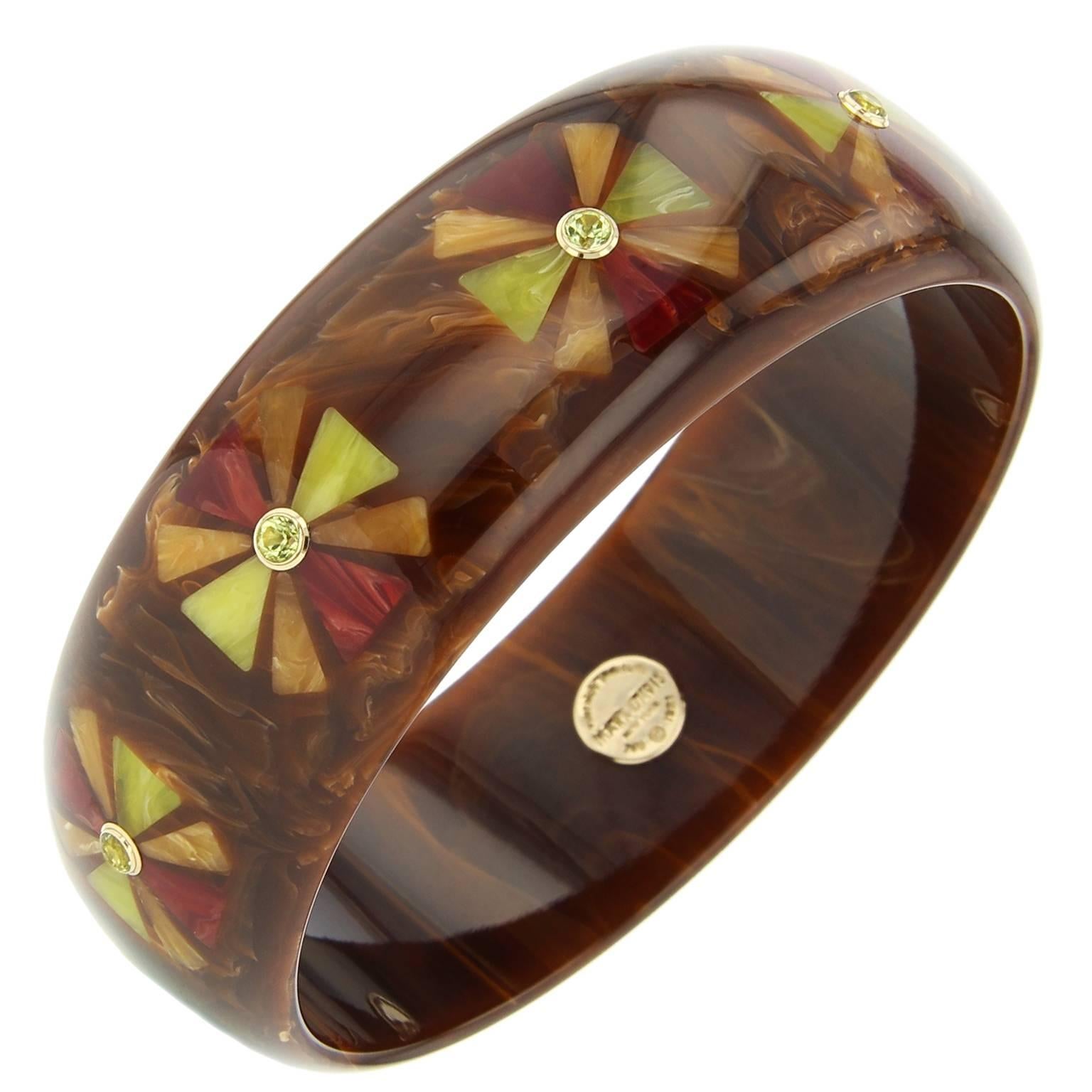 Contemporary Mark Davis Bakelite Peridot Yellow Gold Bangle For Sale