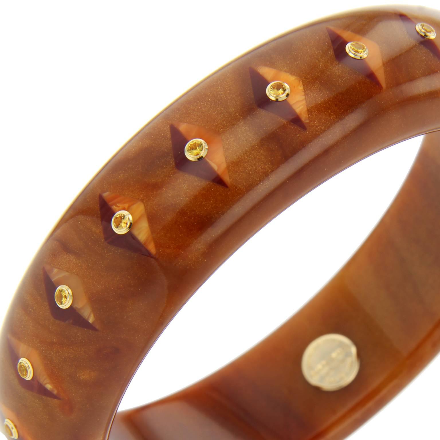 Mark Davis Bakelite Yellow Sapphire Yellow Gold Bangle In New Condition For Sale In Beaufort, SC