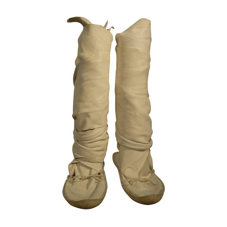 Traditionally Crafted Native American Moccasins in White/Bone Leather