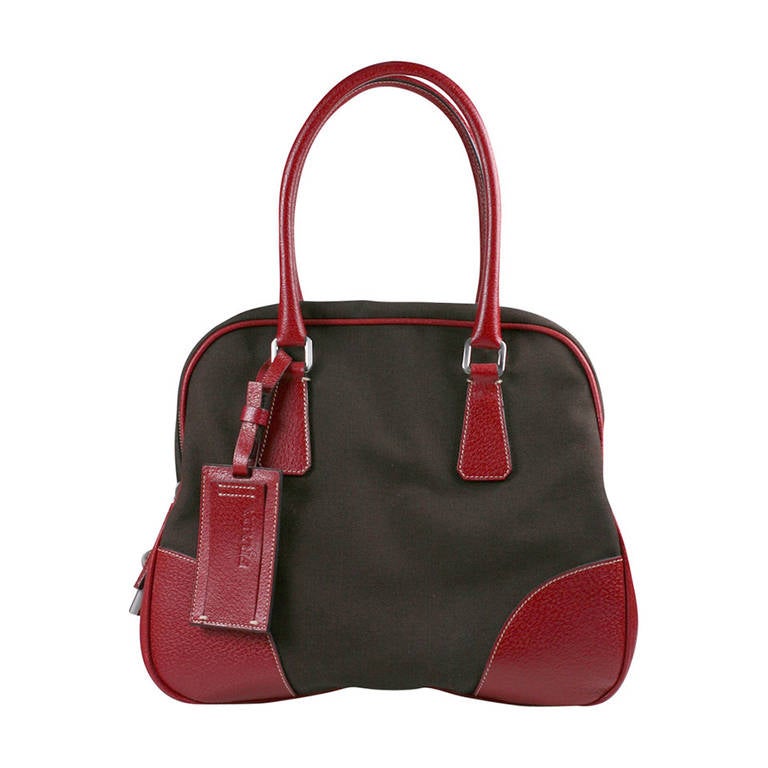 Prada Bowlingtasche aus Segeltuch und Leder im Angebot