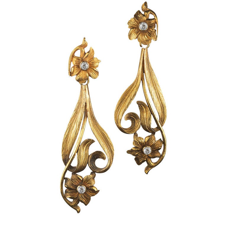 Art Nouveau Diamond Yellow Gold Flower Motif Pendant Earrings For Sale