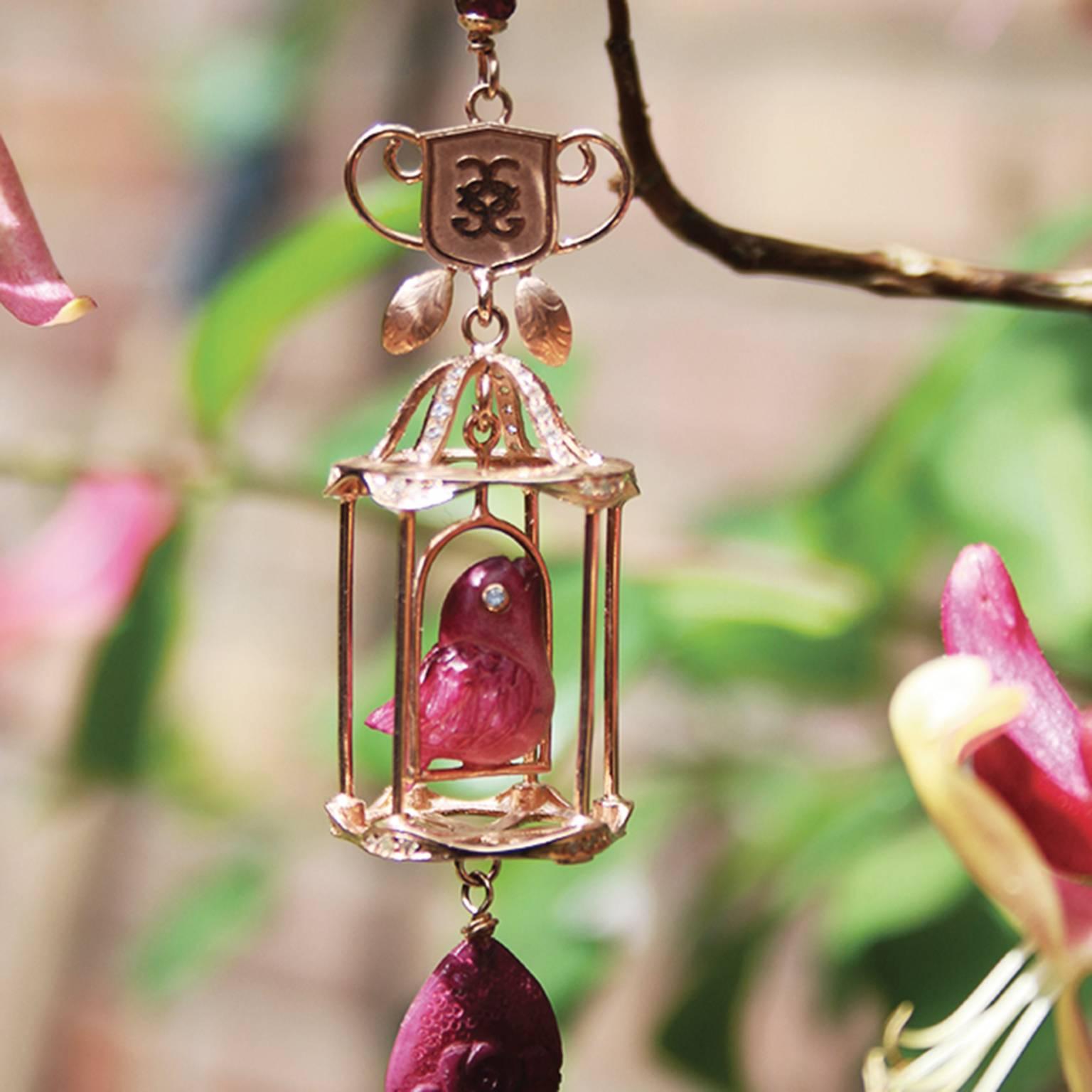 Couleurs de Geraldine Diamond Gold Birdcage Earrings Carved Red Nut Ivory  In New Condition For Sale In Amsterdam, NL