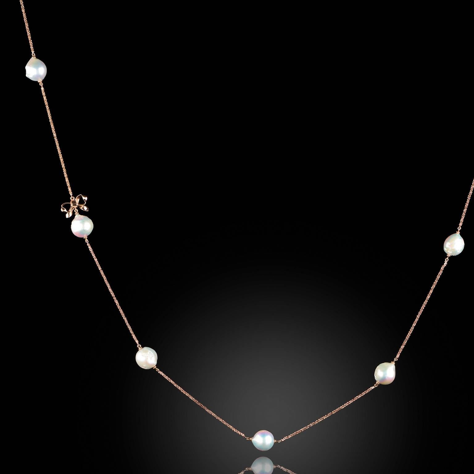 Building on the fundamental natural beauty of pearls, Géraldine has reimagined the traditional necklace. This vintage style work features nine lustrous baroque pearls in a perfectly balanced composition on a chain of rose gold vermeil. The 107