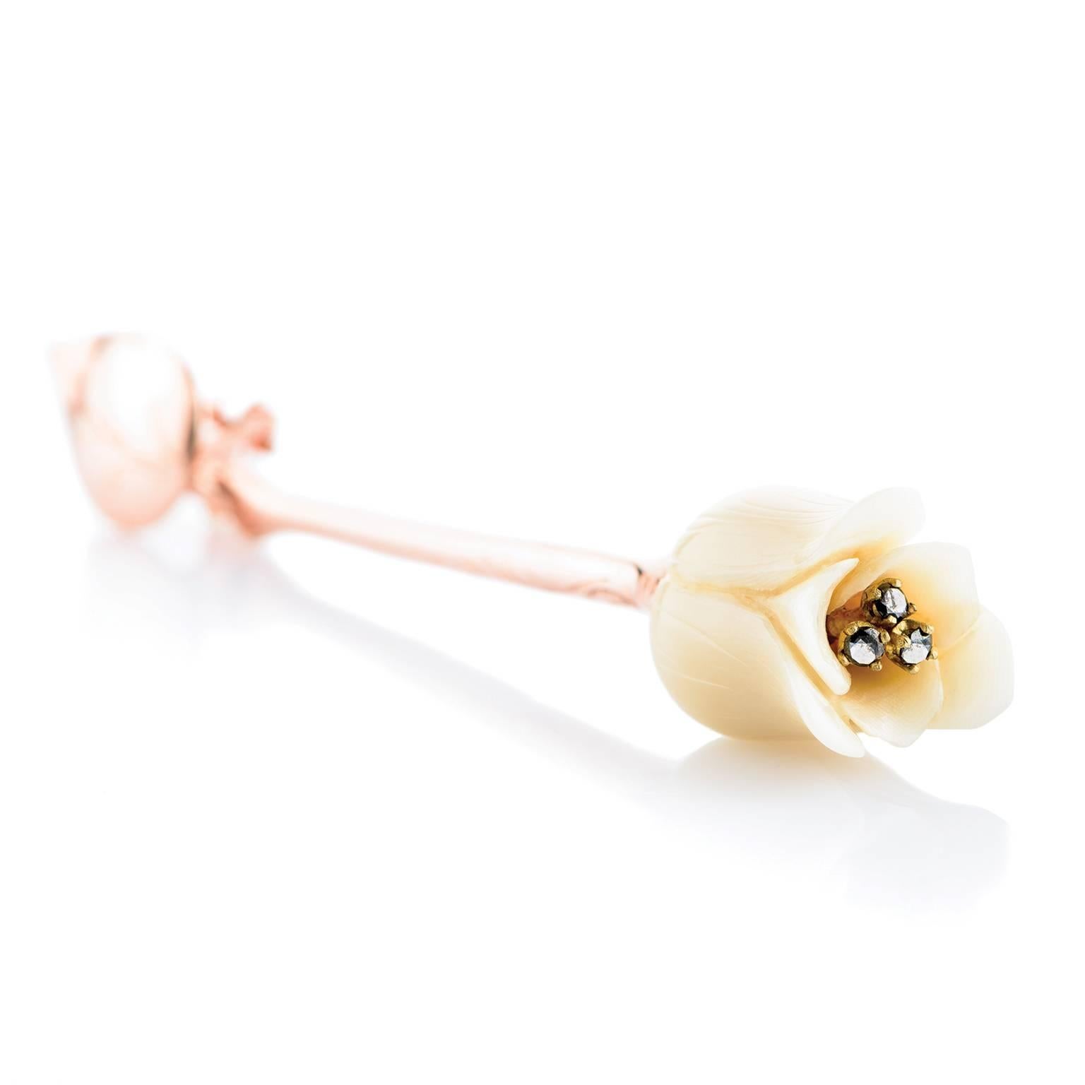 La Tulipe …  Our homage to Holland’s iconic flower. These graceful and feminine earrings reflect the fleeting beauty of the pure white tulips. Gold and diamonds and Nuvory® combine to capture Nature’s brief but impressive explosion of beauty.

A