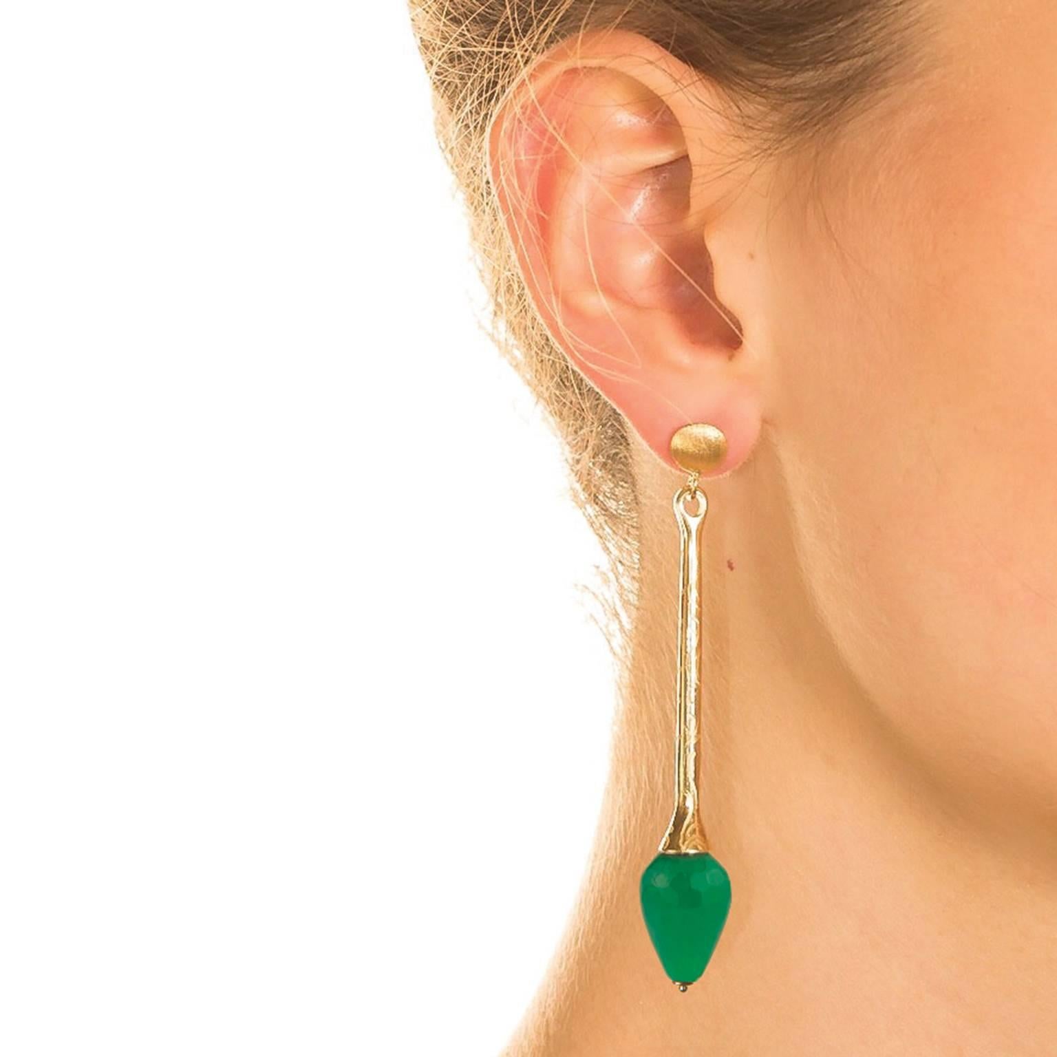A magic wand of 18 karat yellow gold vermeil is topped with a sharply faceted spear-tip carved green Agate which flashes as it captures the light.  The piercing is 18 karat yellow gold.  Go ahead and make a wish !

Strikingly seductive, these