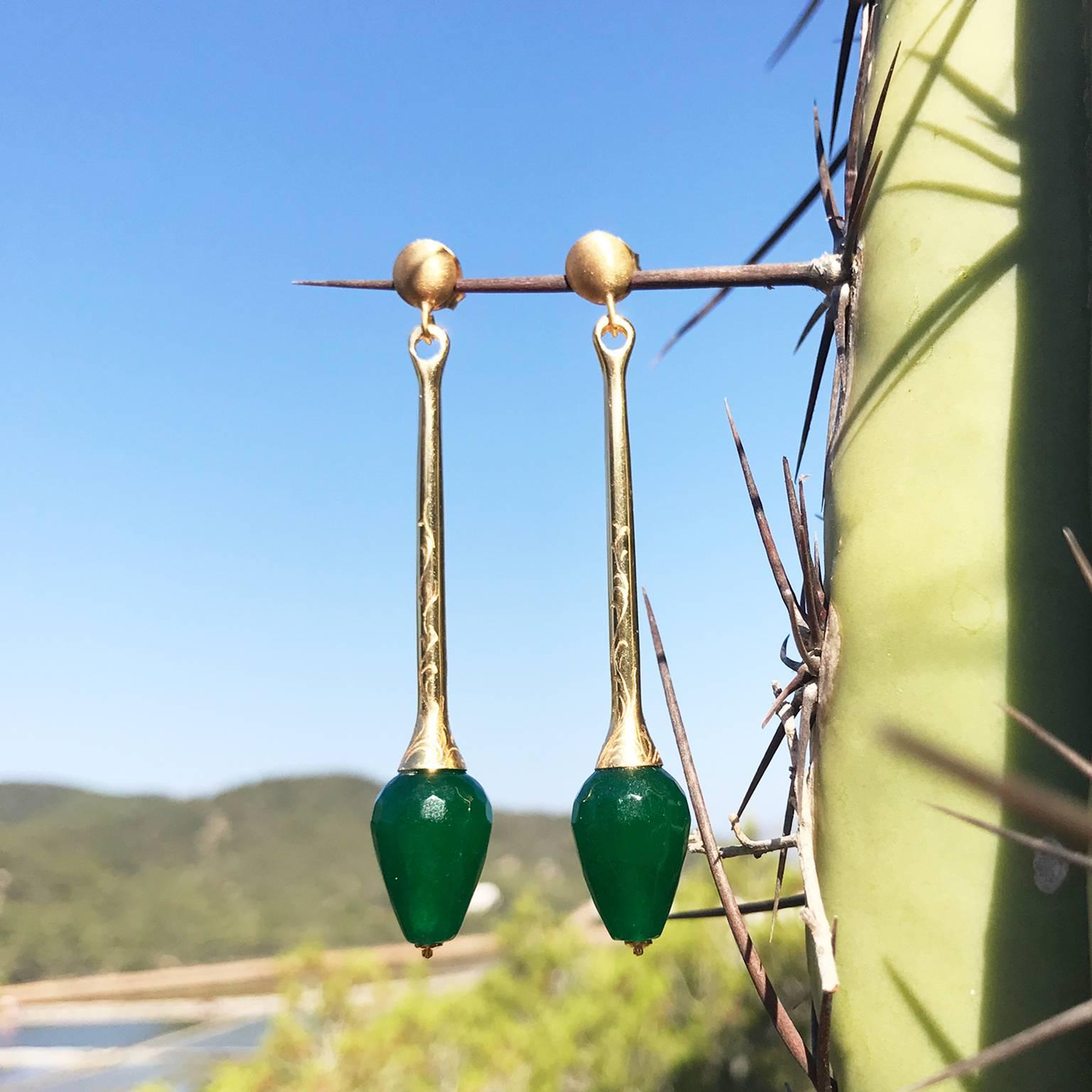 Couleurs de Geraldine Gold Green Agate Earrings Dangle In New Condition For Sale In Amsterdam, NL