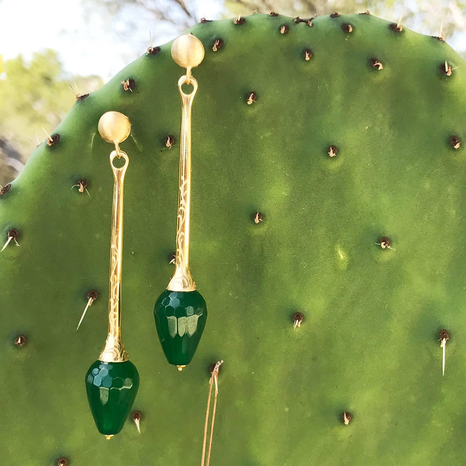 Women's or Men's Couleurs de Geraldine Gold Green Agate Earrings Dangle For Sale