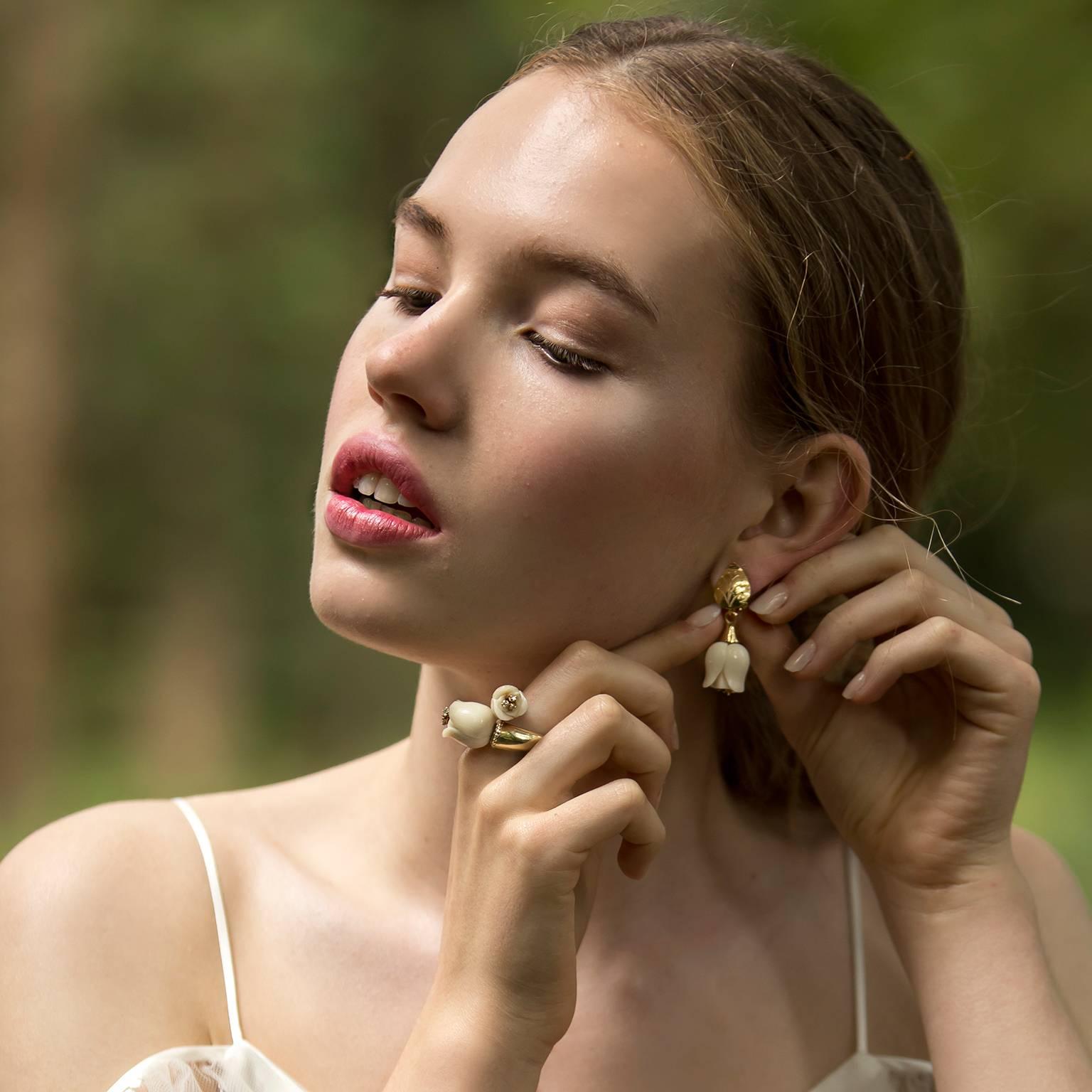 Contemporary Couleurs de Géraldine Black Diamond Yellow Gold Tulip Earring dangle