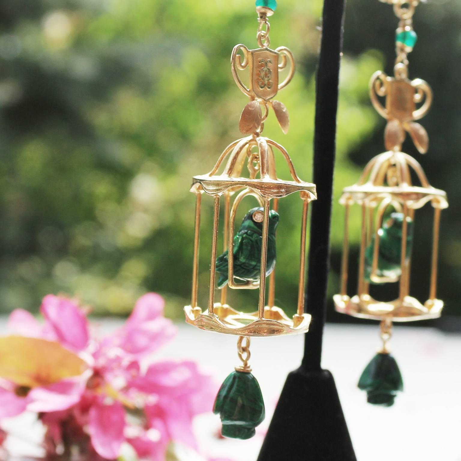  18k Yellow Gold Diamond Emerald Malachite Bird Cage Dangle Drop Earrings In New Condition For Sale In Amsterdam, NL