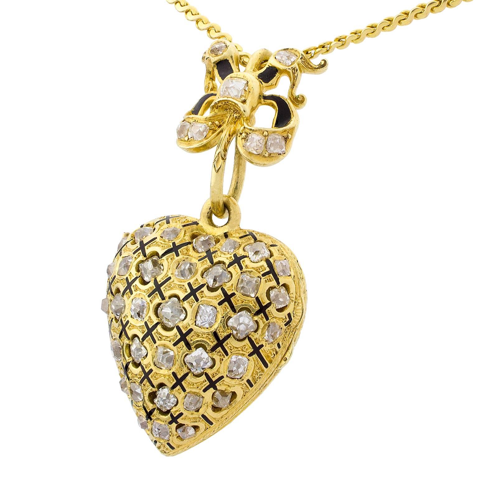 19th Century Enamel Diamonds Gold Locket and Chain In Excellent Condition In Madrid, ES
