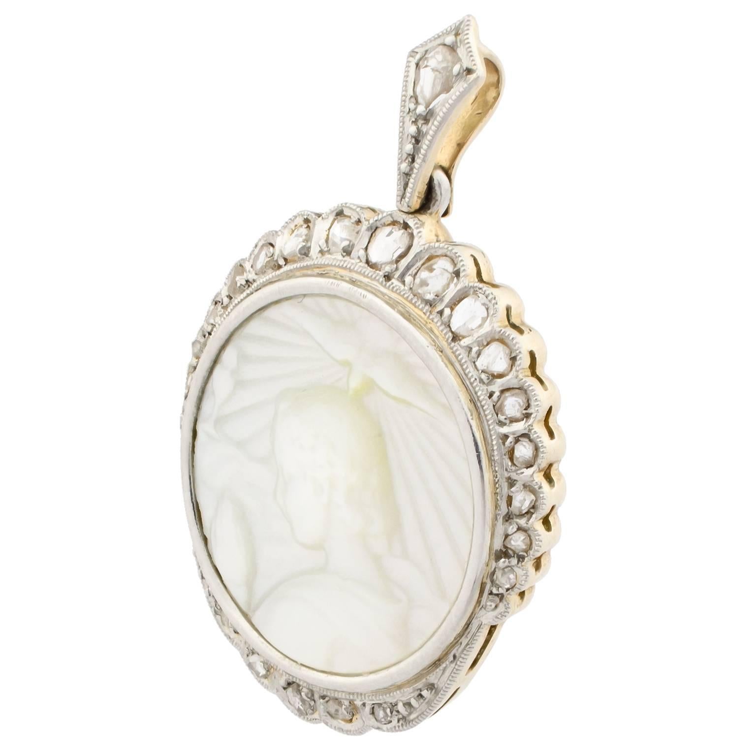 Early 20th Century Platinum Mother-of-Pearl Diamonds Pendant In Excellent Condition In Madrid, ES