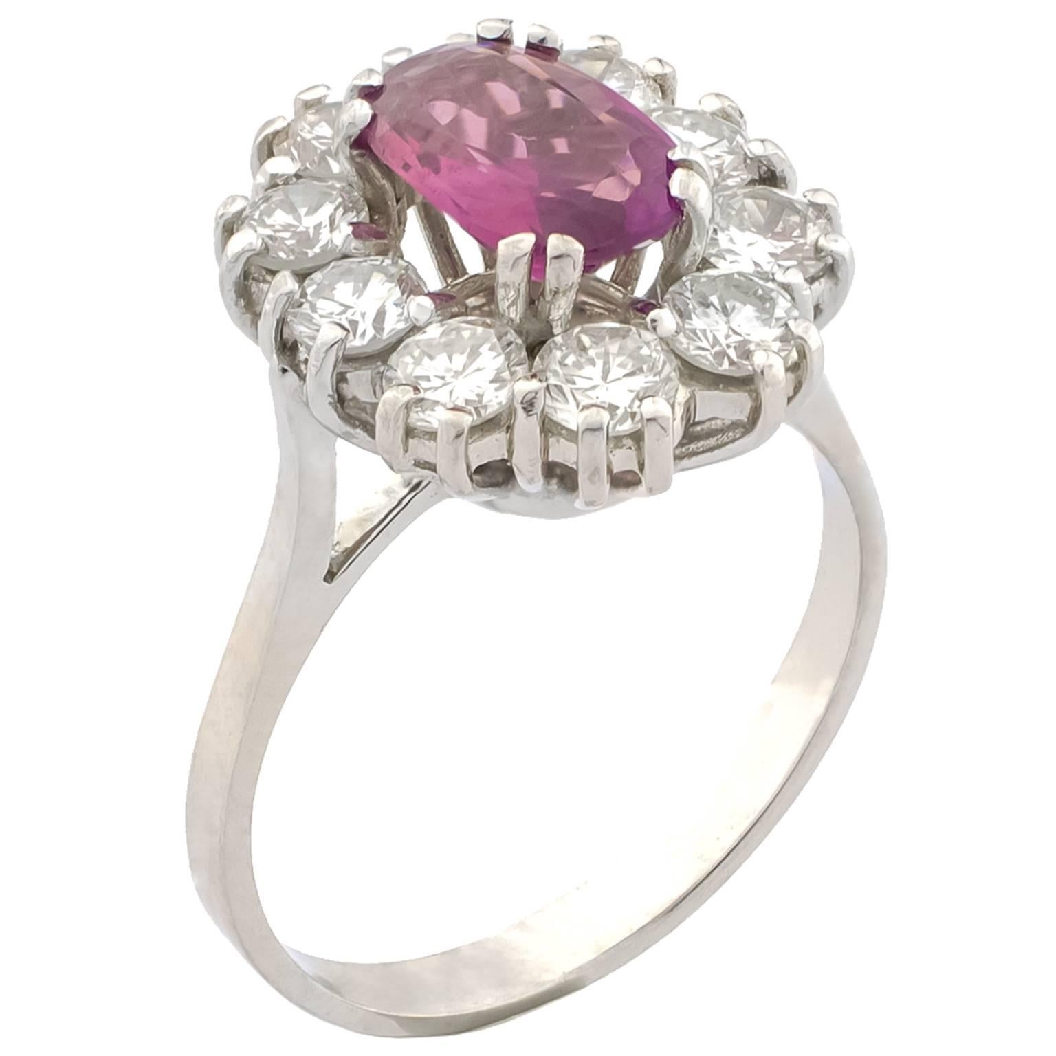 18 Karat White Gold Pink Sapphire Diamonds Cluster Ring In Excellent Condition For Sale In Madrid, ES
