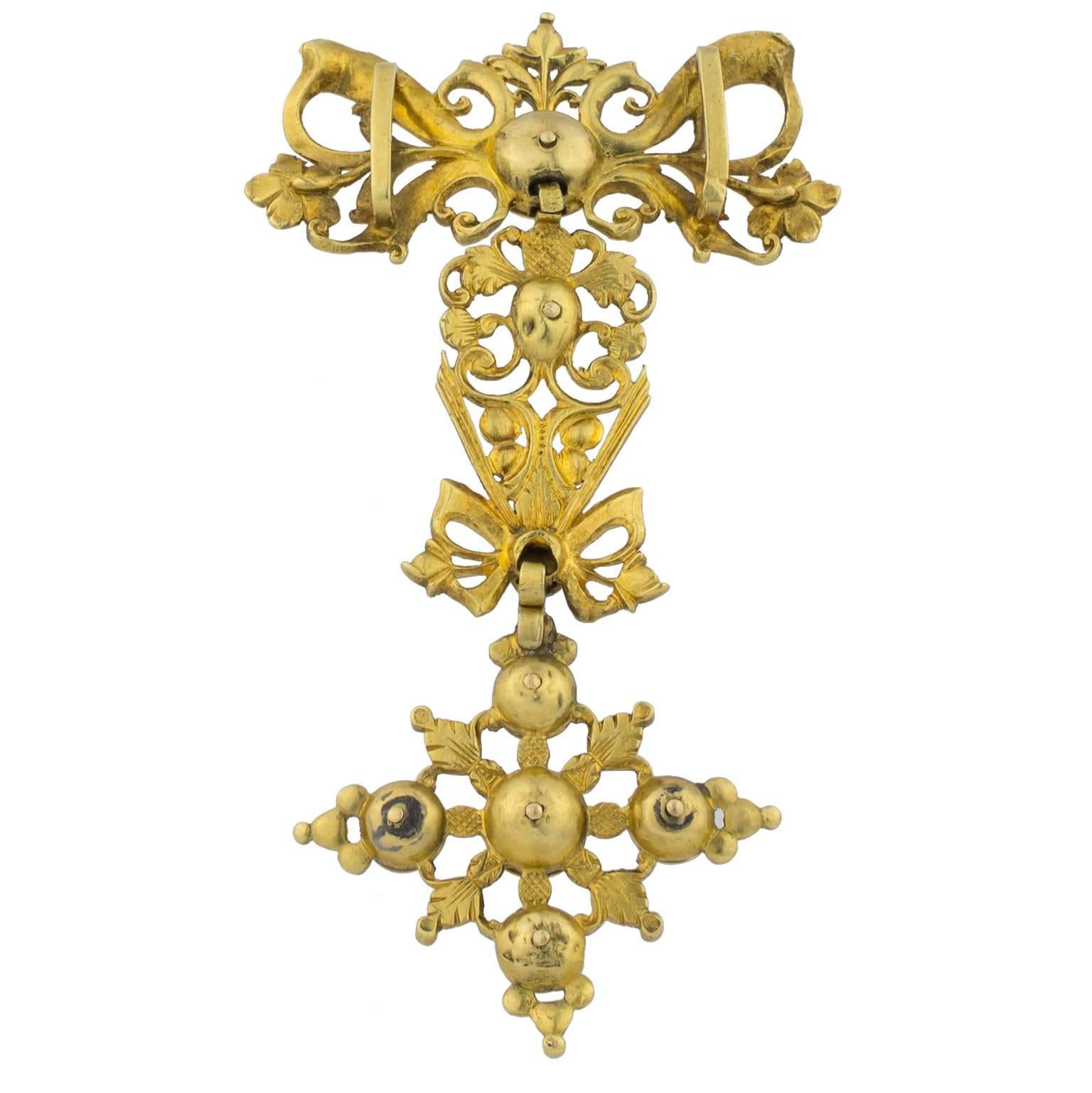 18th century Spanish pendant in gold, divided in three segments set with diamonds.
Length: 8 cm (3.15 in)
Width: 44 mm (1.73 in)