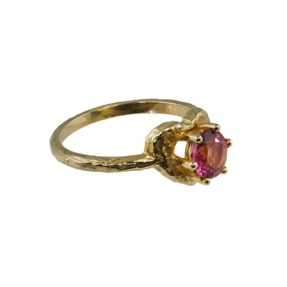Anello Cuore (Heart Ring) is a ring with a delicate linear effect, an original design and a brushed finish, with a bright pink tourmaline embedded in the heart-shaped form.
Hand-shaped.
