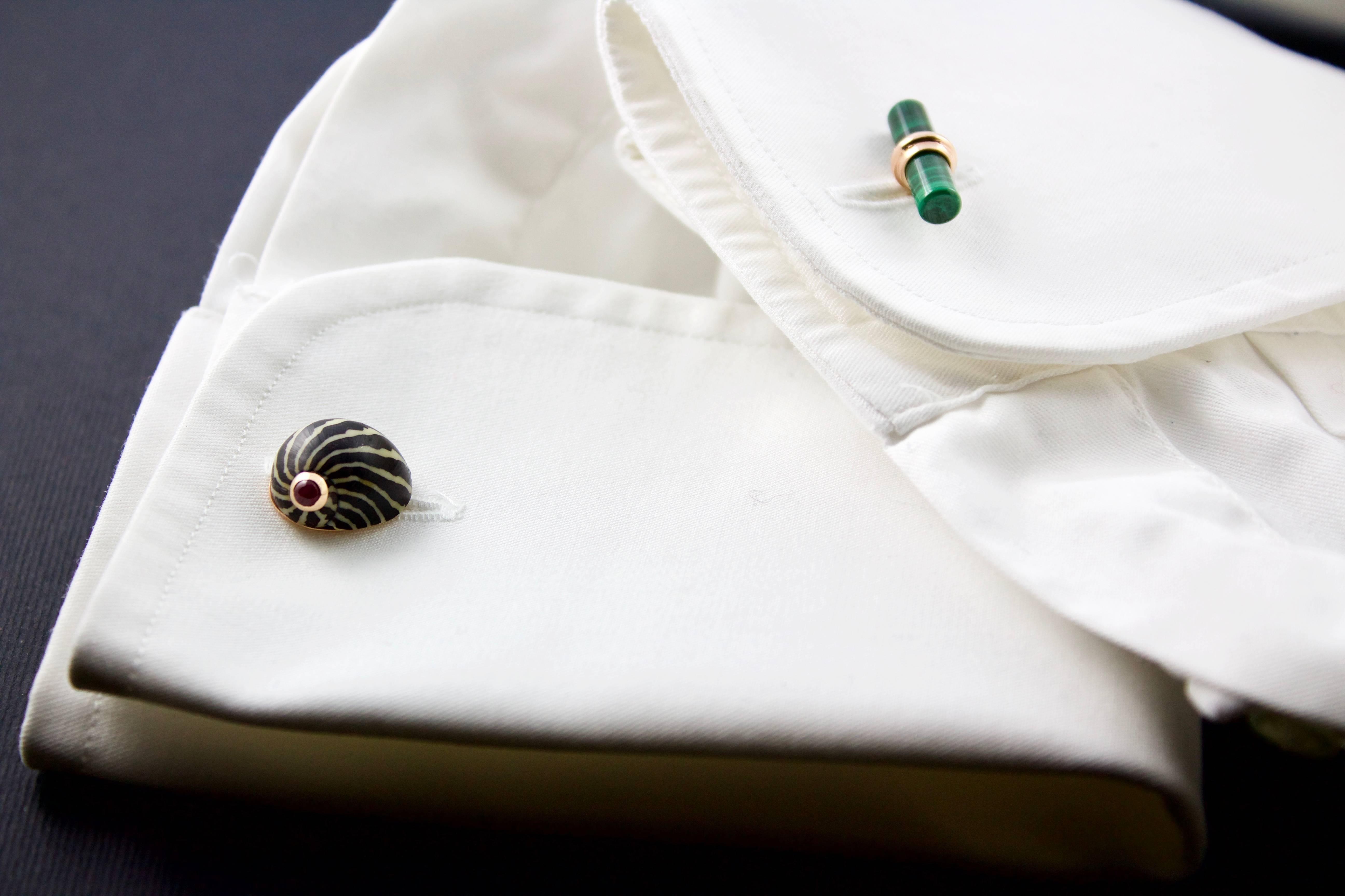 Natural Shell Gold Cufflinks with Ruby and Malachite In New Condition In Milano, IT