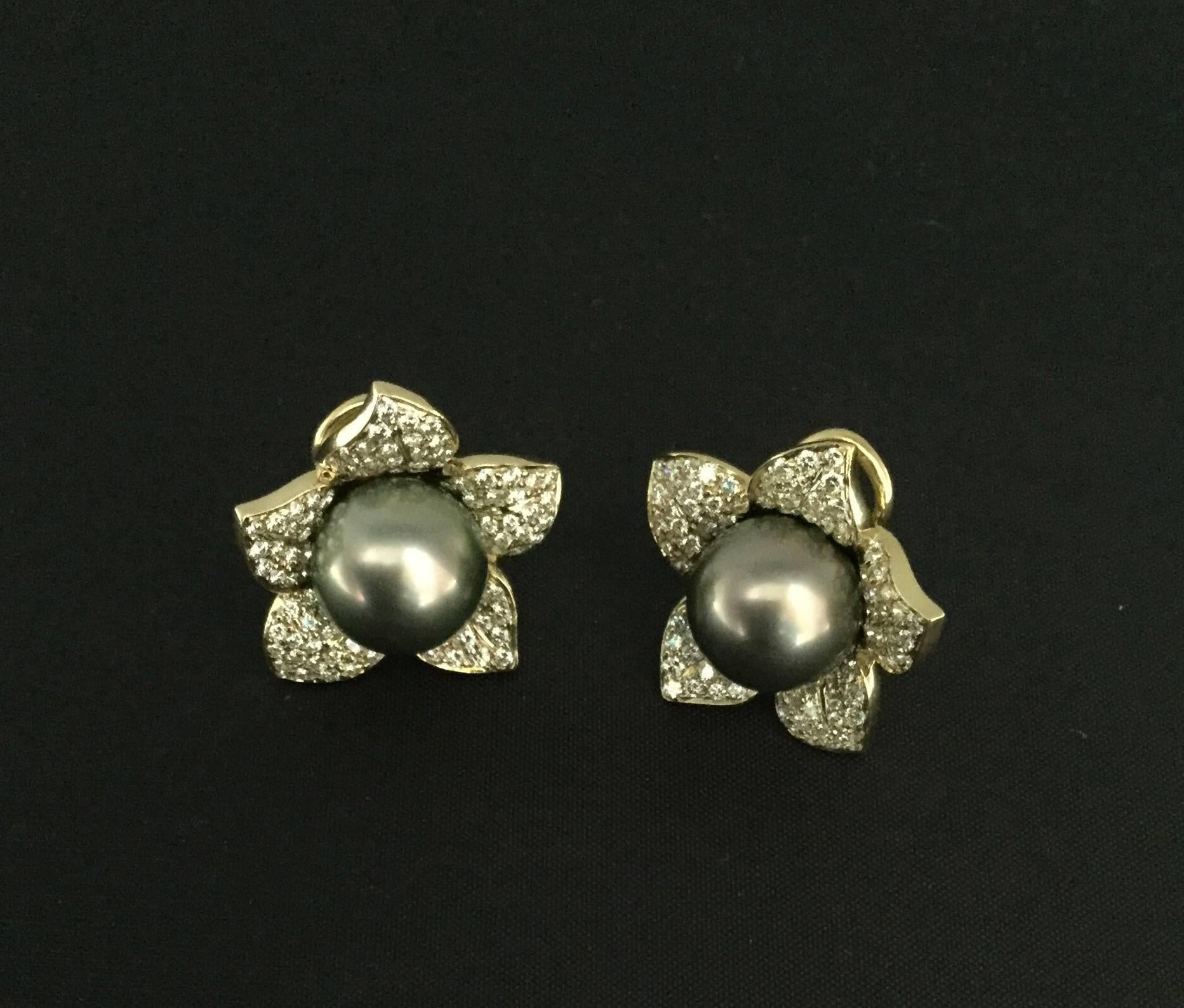Gumuchian 18K yellow gold flower design earrings with dark Pistachio pearls and diamonds.
The pistachio pearls are 11.5 mm