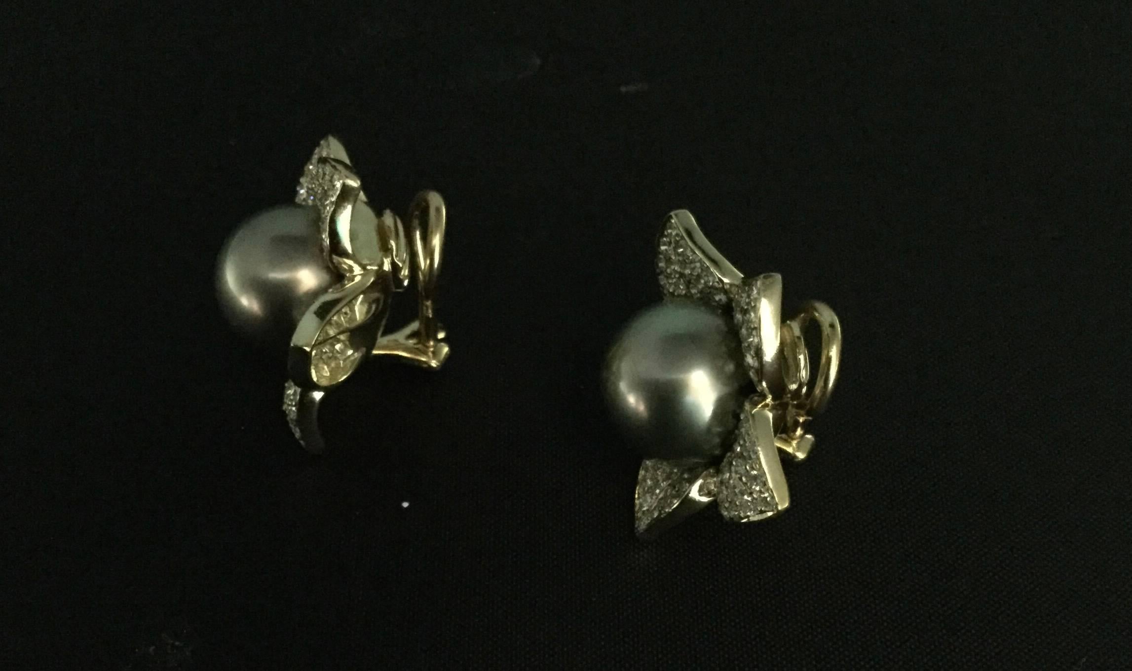 Gumuchian Pistachio Pearl and Diamond Gold Earrings In New Condition For Sale In Spartanburg, SC