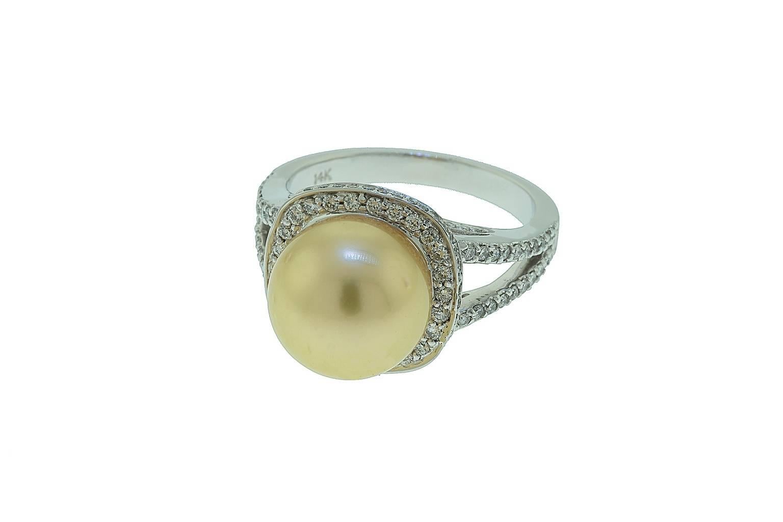 14K white gold ring with 11mm gold color pearl and diamond pave.
The ring is size 7 and can be sized.