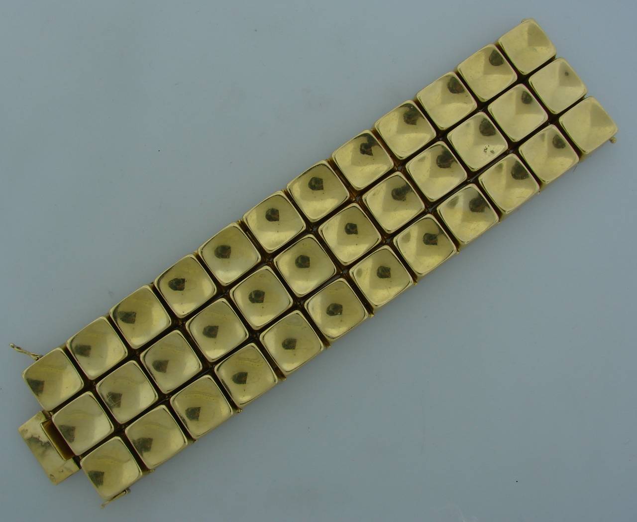 Stunning Gold Bracelet In Excellent Condition In Beverly Hills, CA