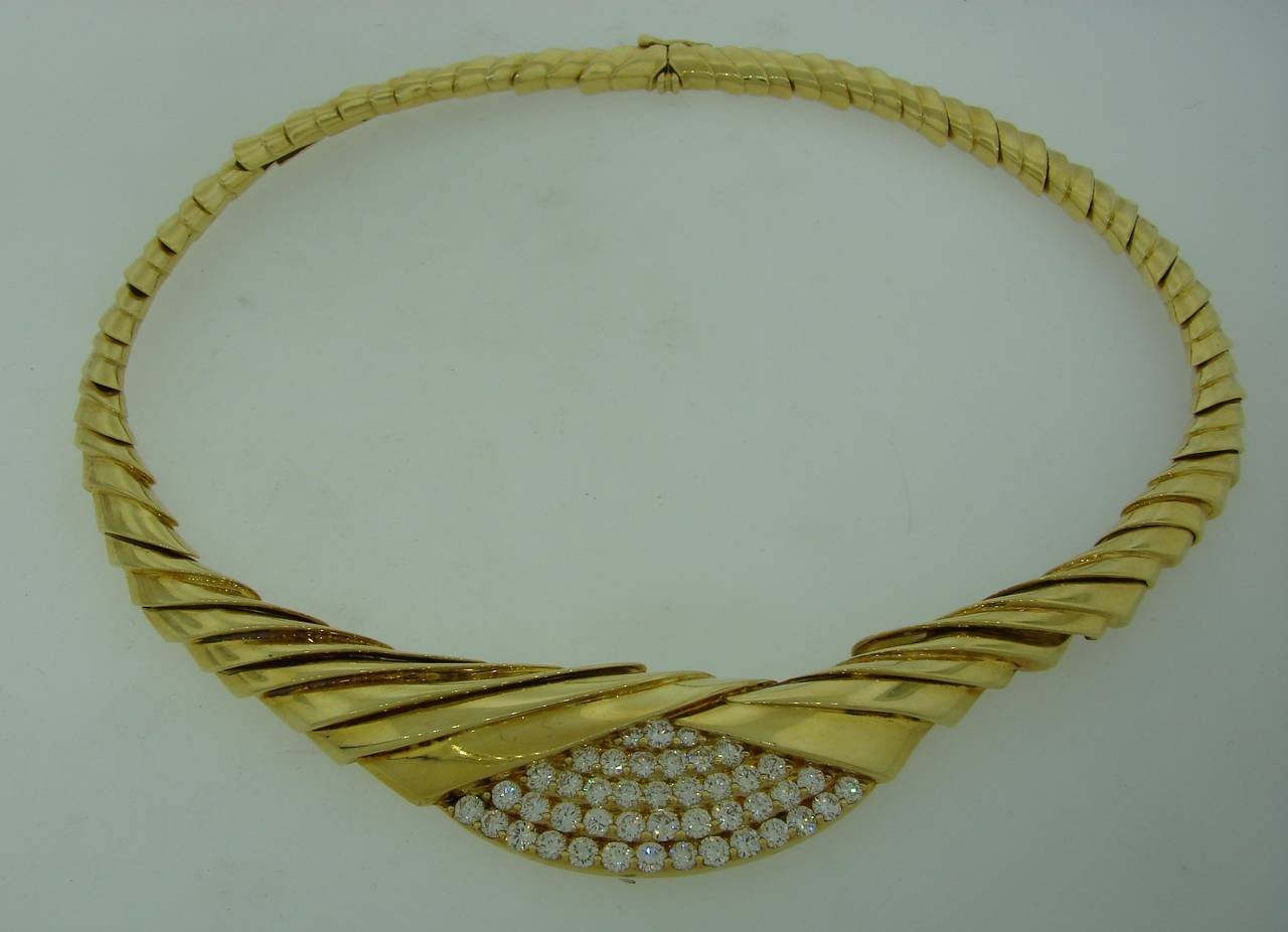 Jose Hess Diamond Gold Necklace In Excellent Condition In Beverly Hills, CA