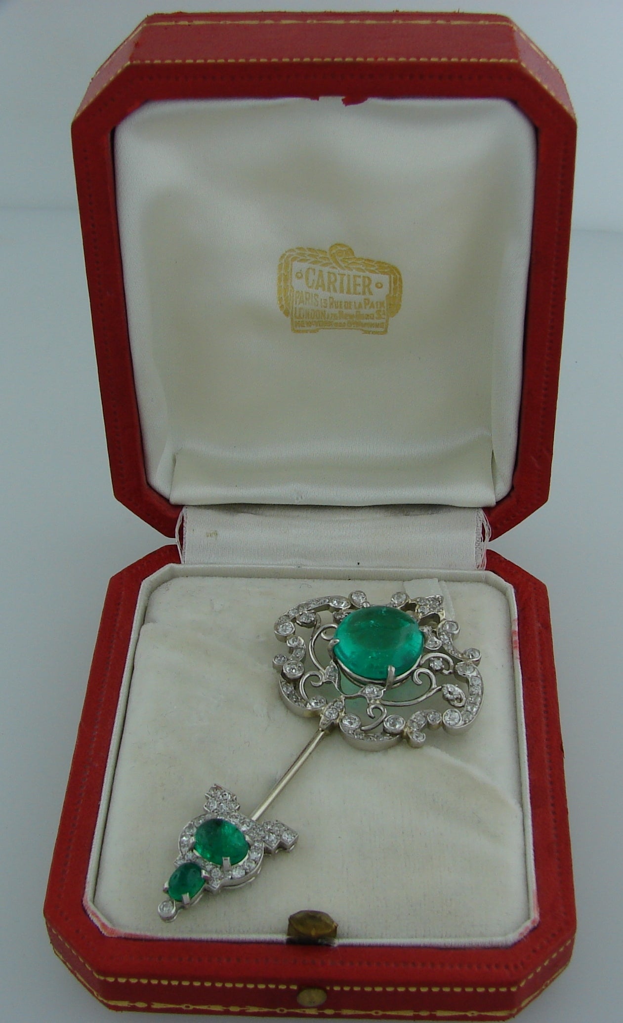 Cartier Art Deco Emerald Diamond Platinum Jabot Pin Brooch 3