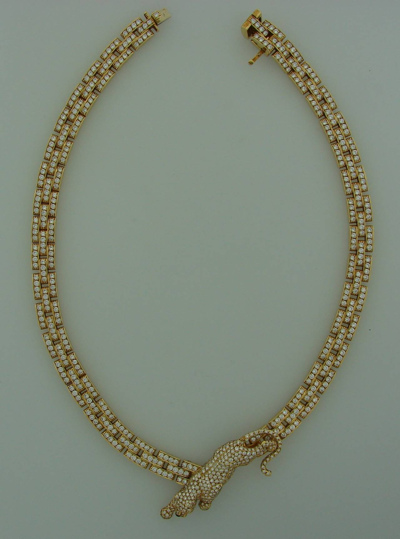 Stunning cult Cartier Panthere Meillon necklace made of 18k yellow gold and encrusted all over with round brilliant cut diamonds (F-G color, VVS2-VS1 clarity). Diamond total weight is approximately 20 carats. The panther eyes are accented with