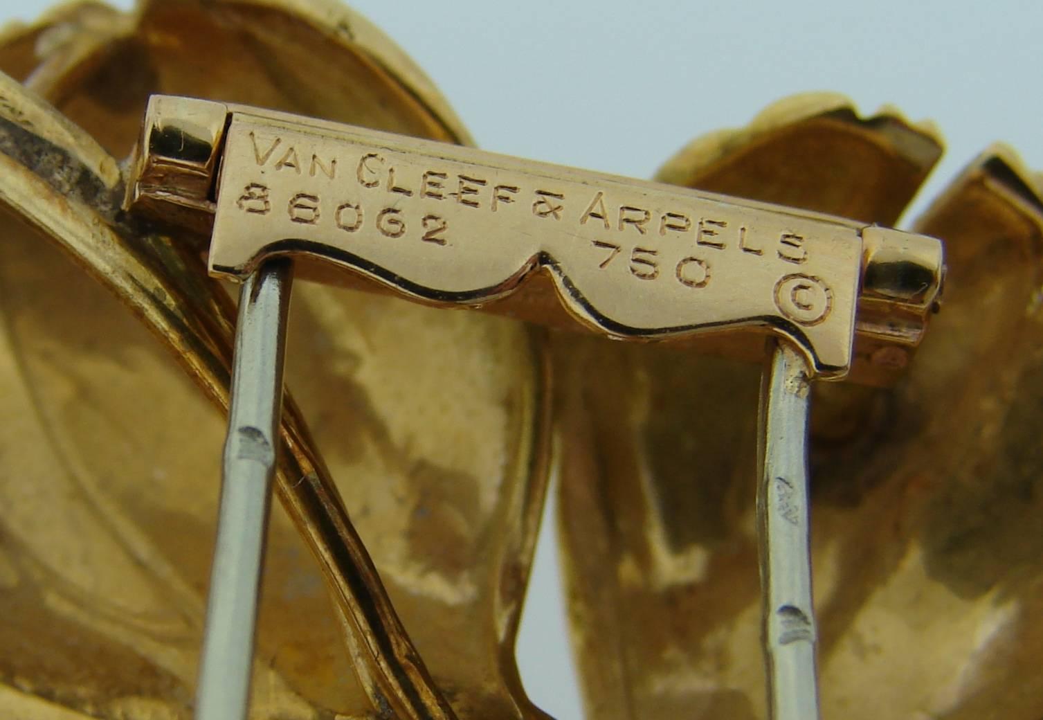 1950s Van Cleef & Arpels Ruby Diamond Gold Flower Pin Brooch 2