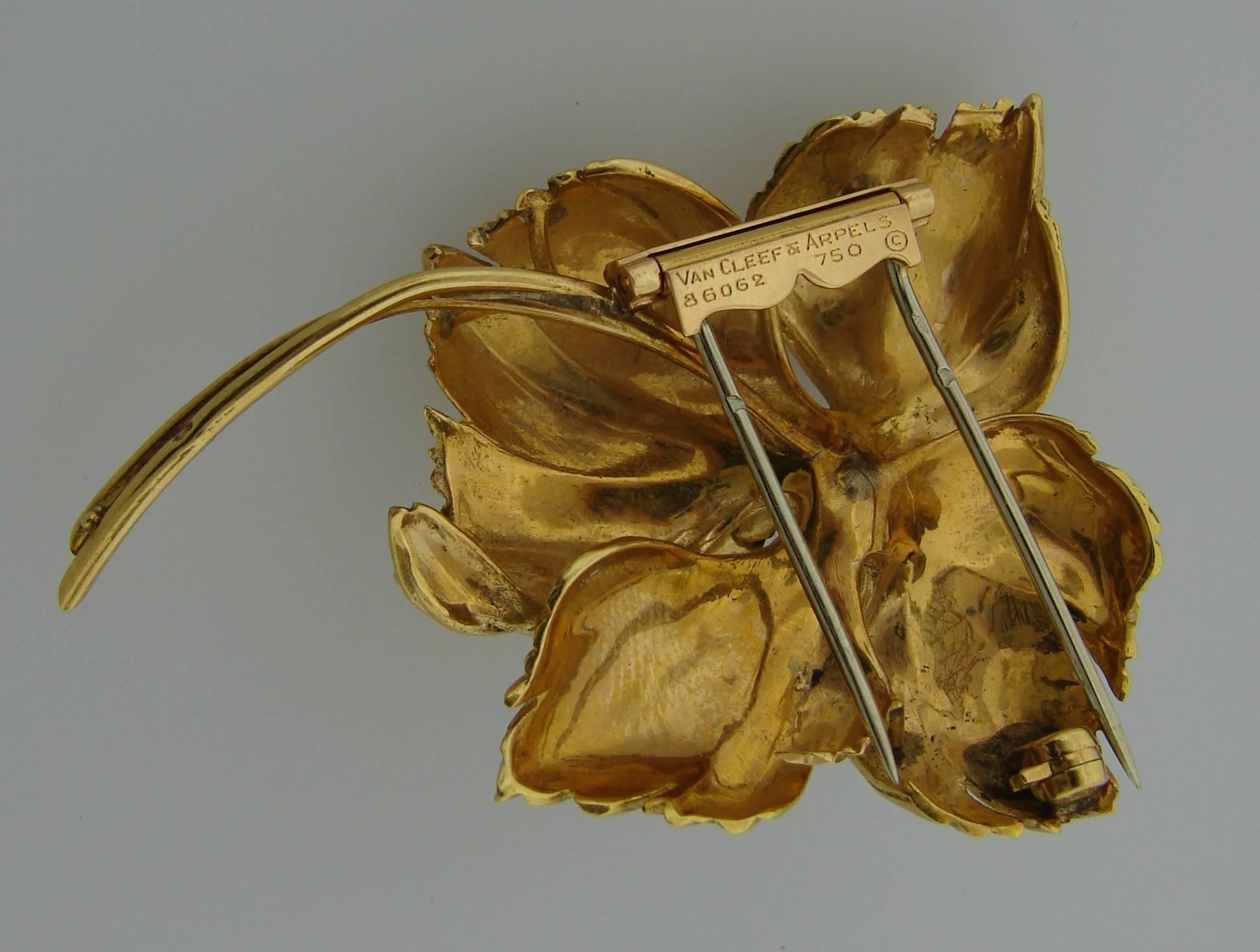 1950s Van Cleef & Arpels Ruby Diamond Gold Flower Pin Brooch 1