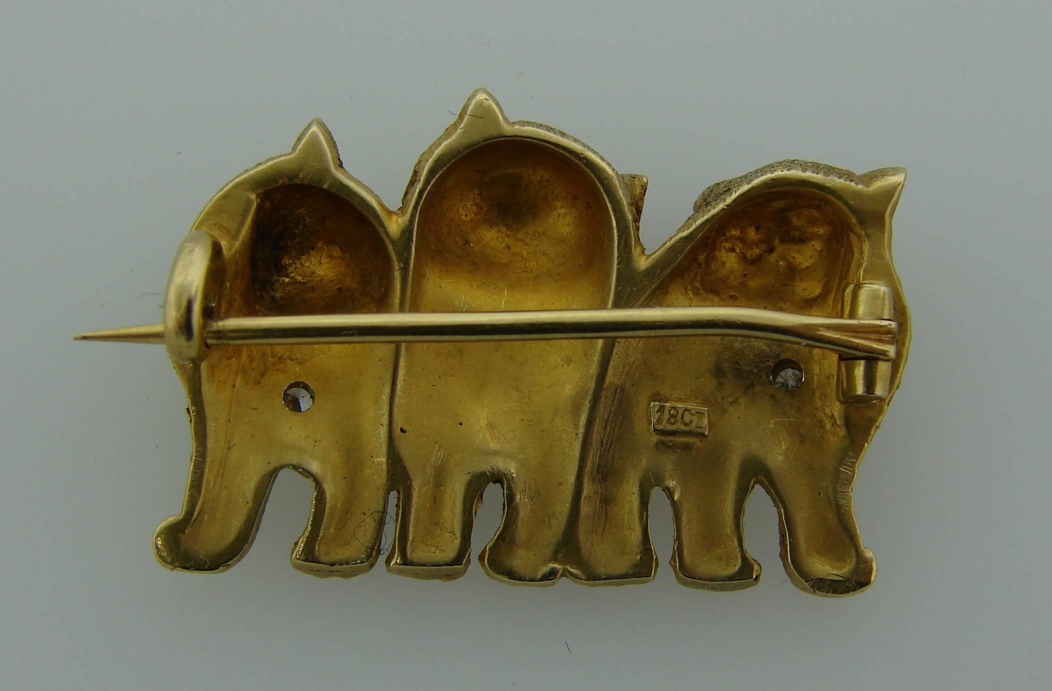 Women's or Men's Edwardian 1900s Ruby Diamond Gold Three Cats Pin Brooch