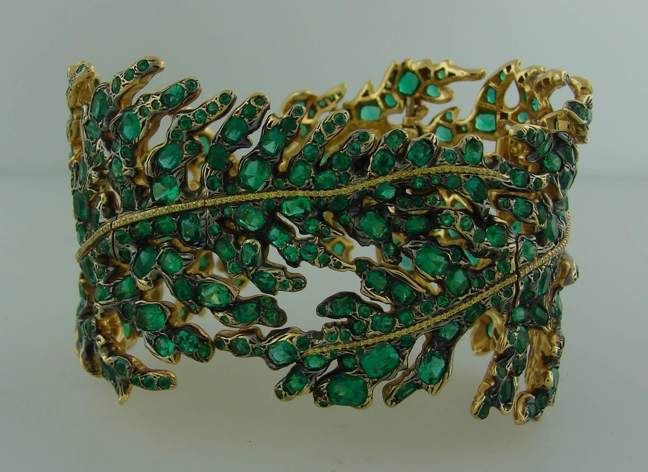 Michele della Valle Goldarmband mit Smaragd und gelben Fancy-Diamanten (Gemischter Schliff) im Angebot