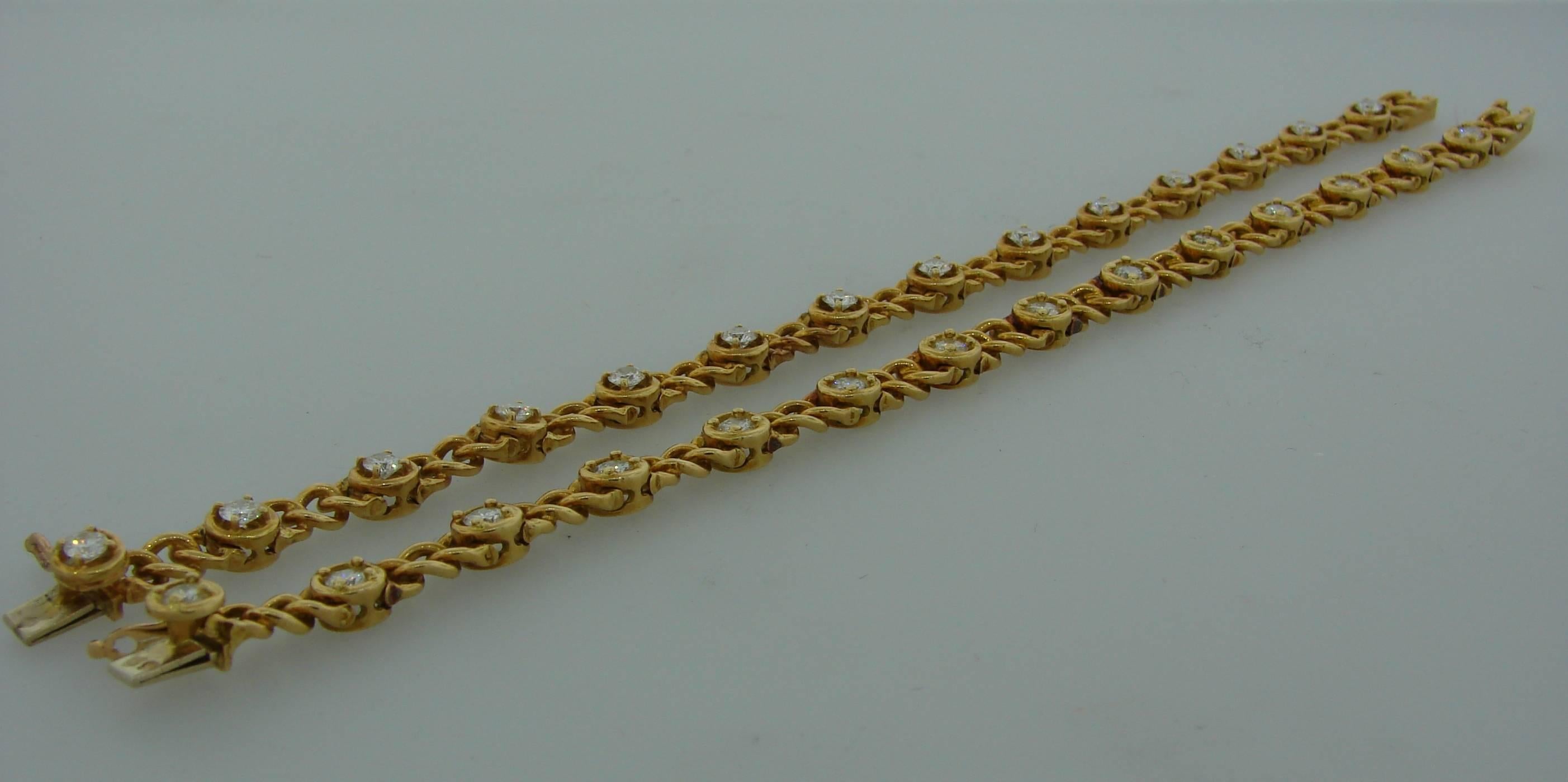 Round Cut 1980s Van Cleef & Arpels Pair of Diamond Gold Bracelets Necklace