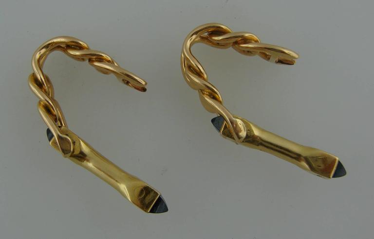 1970s Boucheron Paris Sapphire Gold Cufflinks For Sale at 1stDibs
