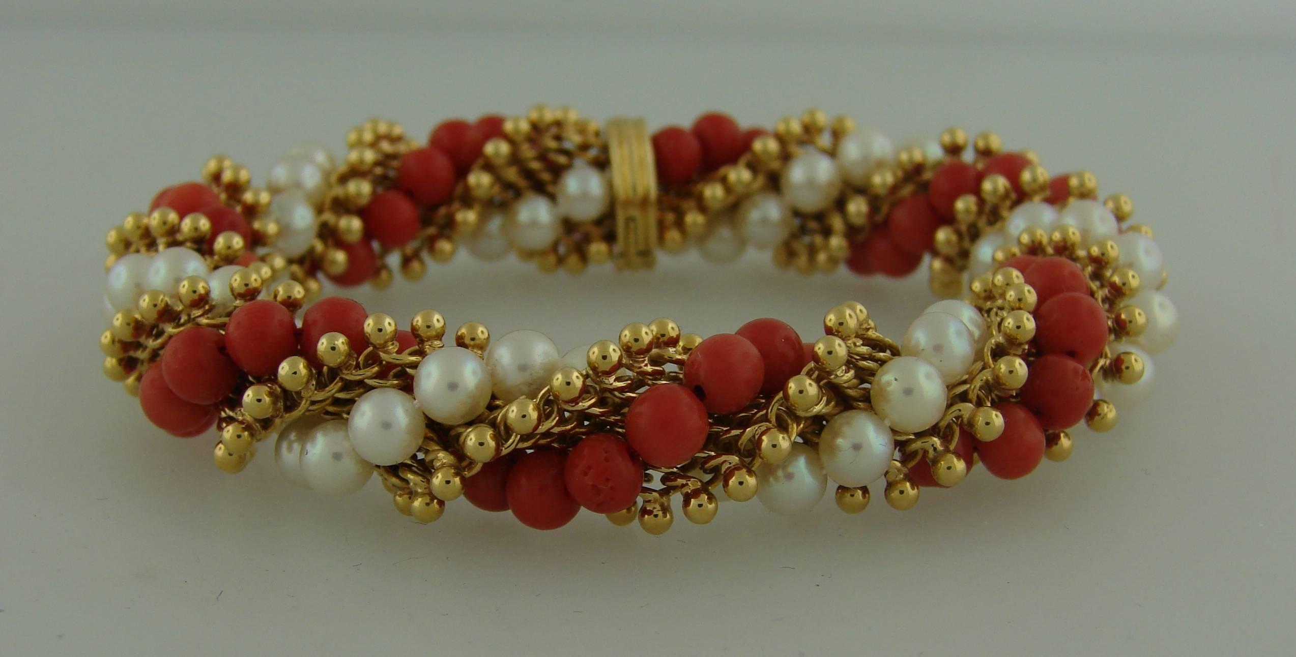 1970s Van Cleef & Arpels Coral Pearl Gold Bracelet In Excellent Condition In Beverly Hills, CA