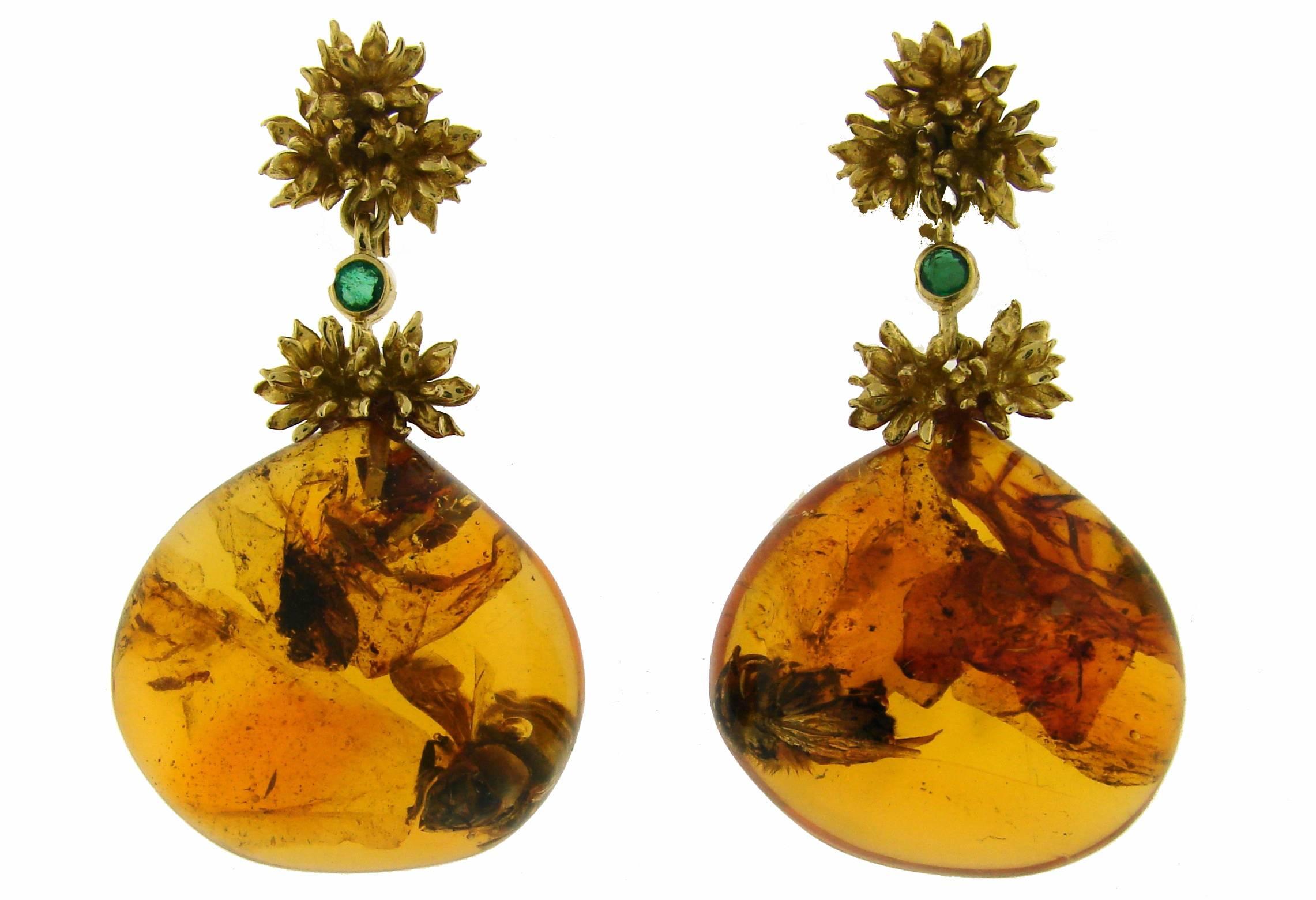 Colorful and chic earrings created by Cipullo in the 1970s. They are made of 18 karat yellow gold, feature two beautiful amber teardrops and accented with emeralds. 
The earrings are 2