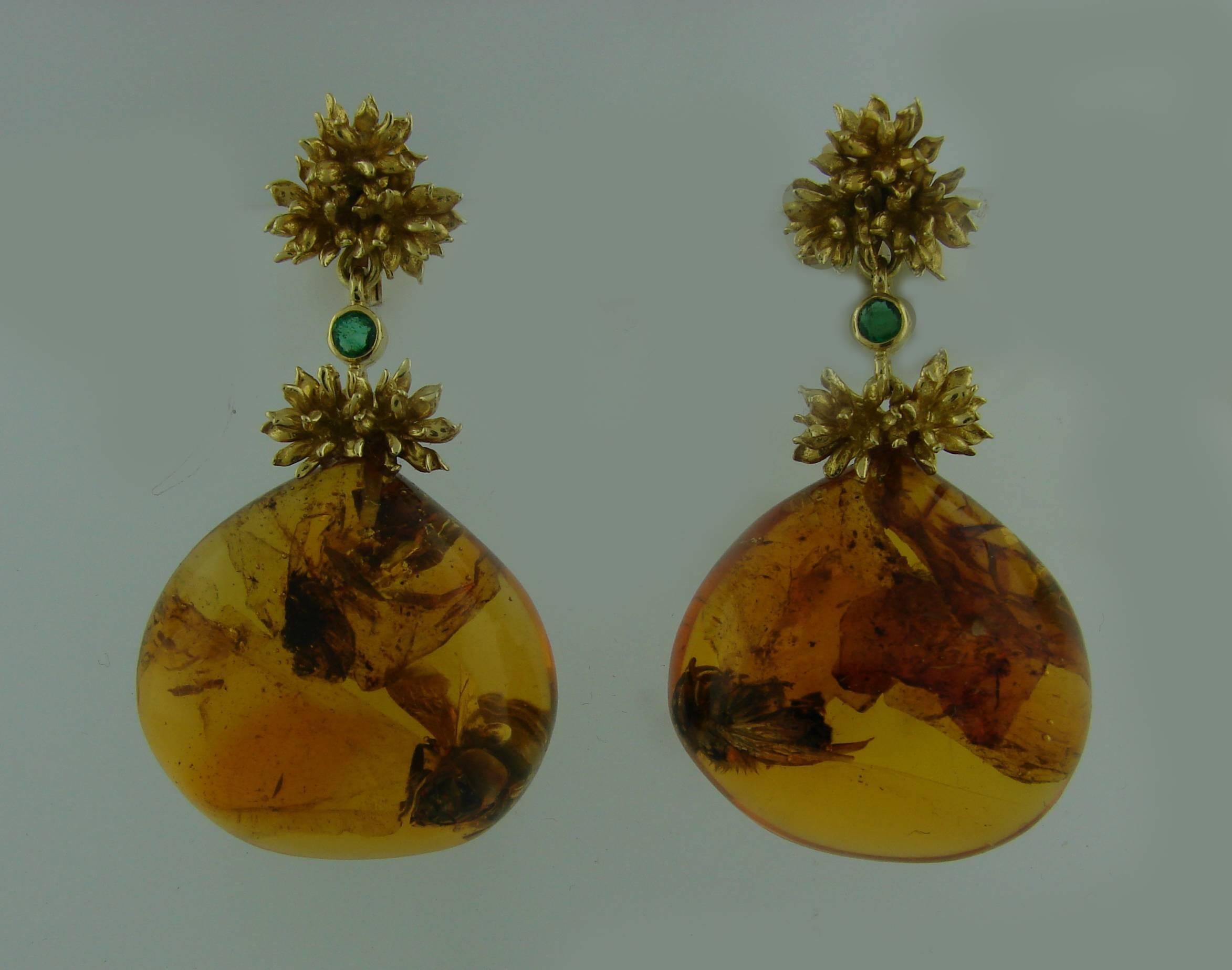 1970s Cipullo Amber Emerald Gold Earrings In Excellent Condition In Beverly Hills, CA