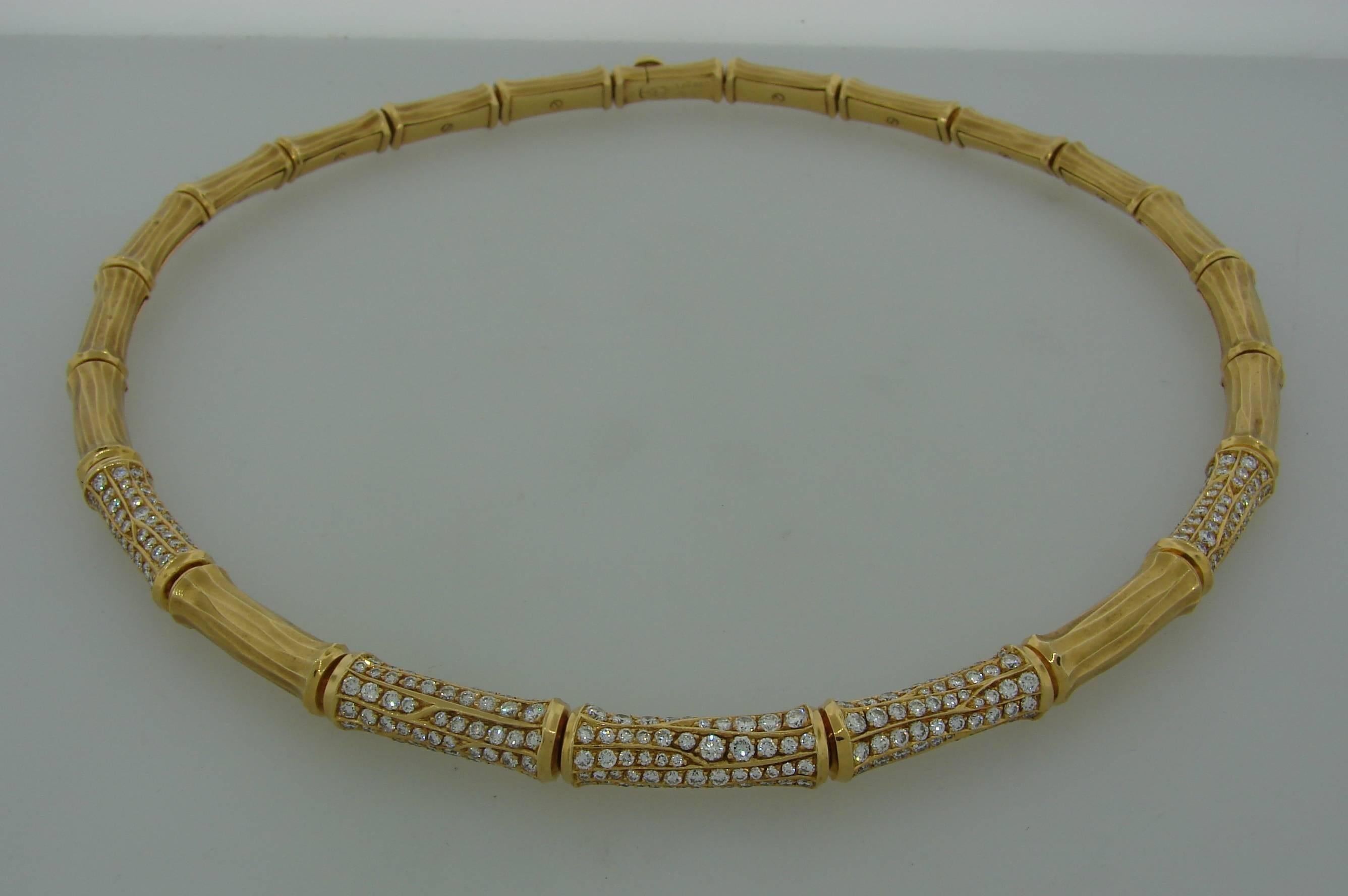 Signature Cartier Bamboo necklace, chic and timeless. It will make a great addition to your jewelry collection.
It is made of 18k yellow gold and set with round brilliant cut diamonds. The diamonds are F-G color, VS1 clarity, total weight