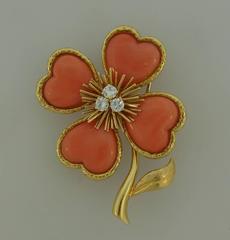 1950s Van Cleef & Arpels Coral Diamond Gold Clover Clip Pin Brooch