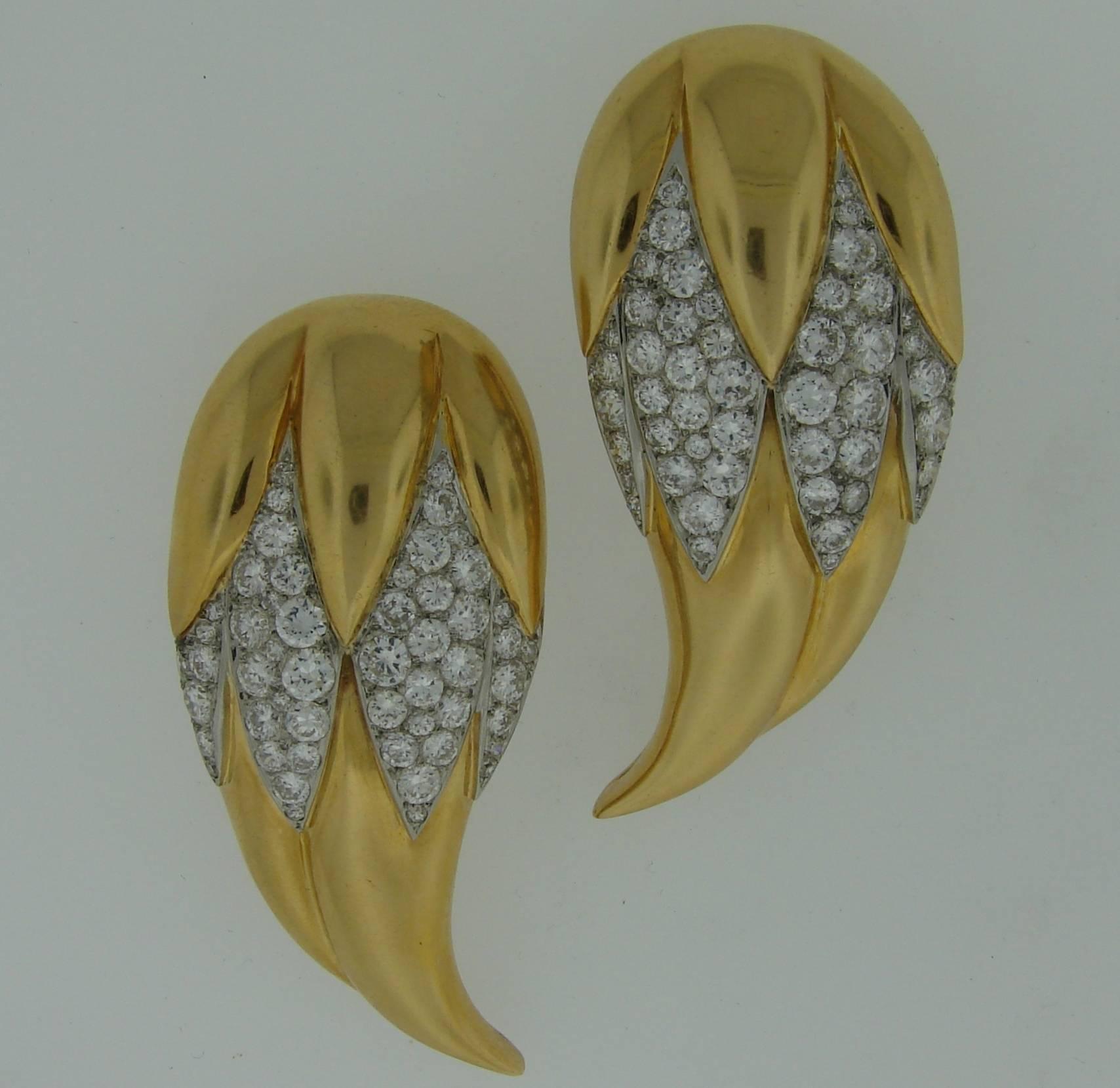 A pair of magnificent double clips designed by Suzanne Belperron and manufactured by company B. Herz in Paris between 1932 and 1940. The piece comes with an authentication certificate from Belperron LLC (see picture 10). 
The brooches are made of