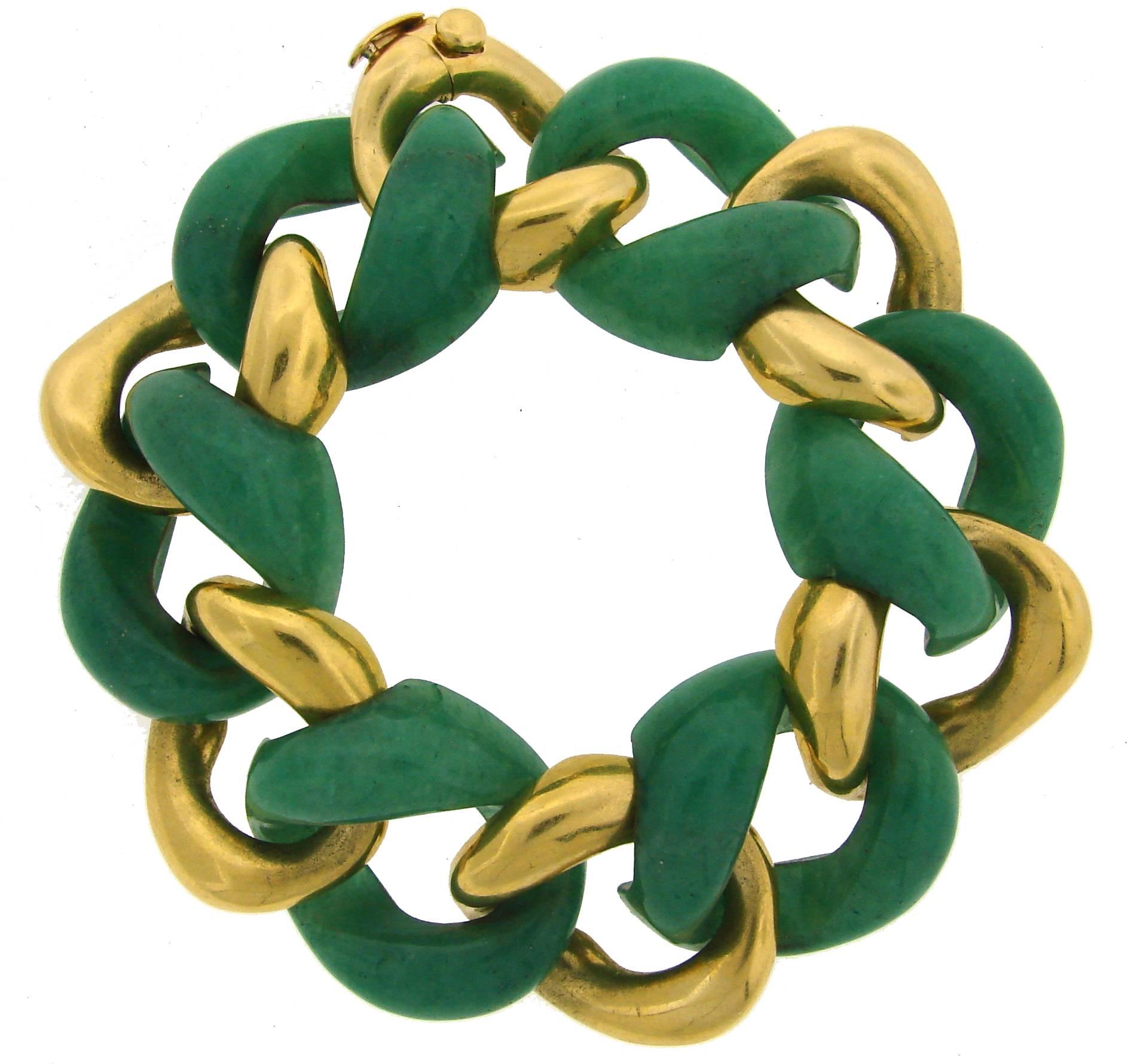 Signature Seaman Schepps bracelet with popular curb link. Bold and stylish, chic and wearable. It is made of aventurine and 18 karat (stamped) yellow gold. The bracelet is 7-3/4