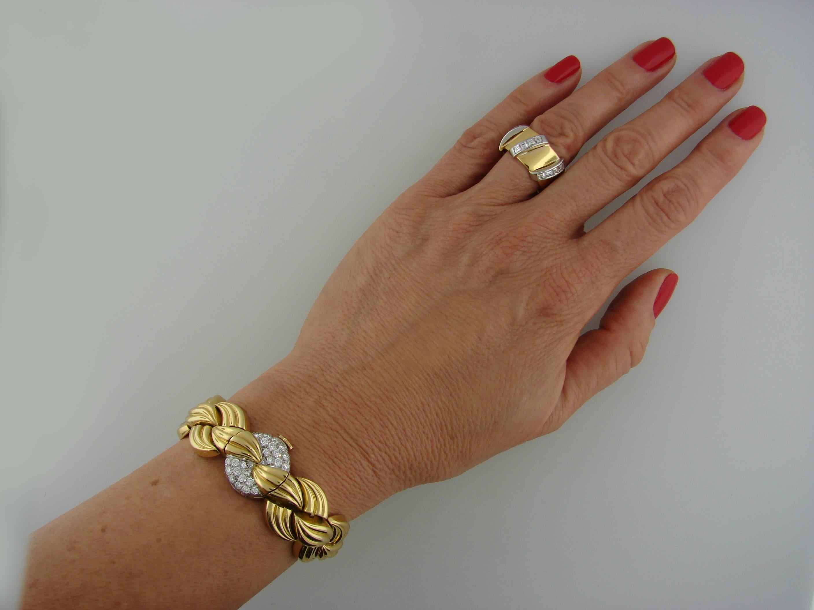 Van Cleef & Arpels Diamond Yellow Gold Ladies Wristwatch Bracelet Omega Movement 5