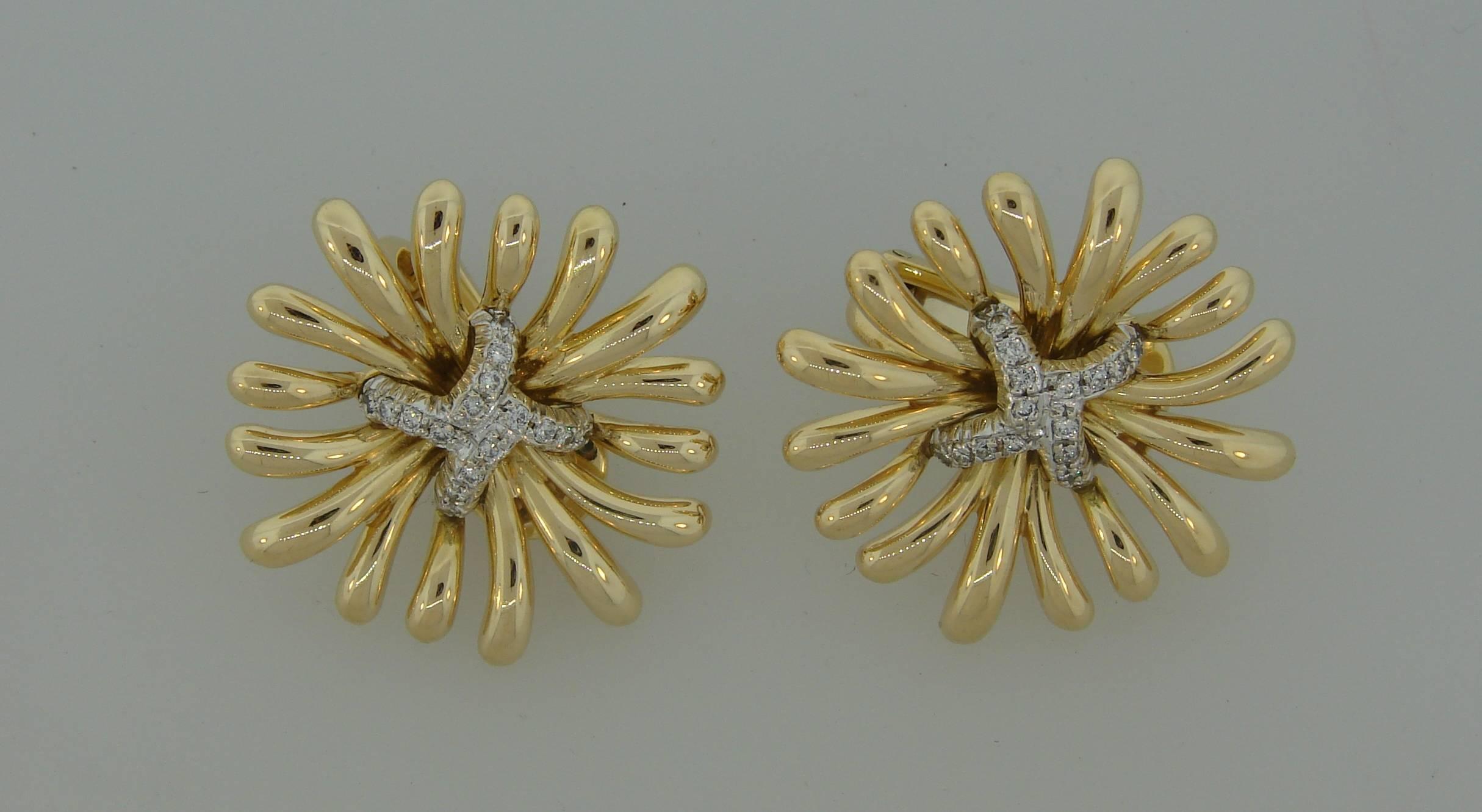 1980s Verdura Diamond Gold Starburst Earrings In Excellent Condition In Beverly Hills, CA