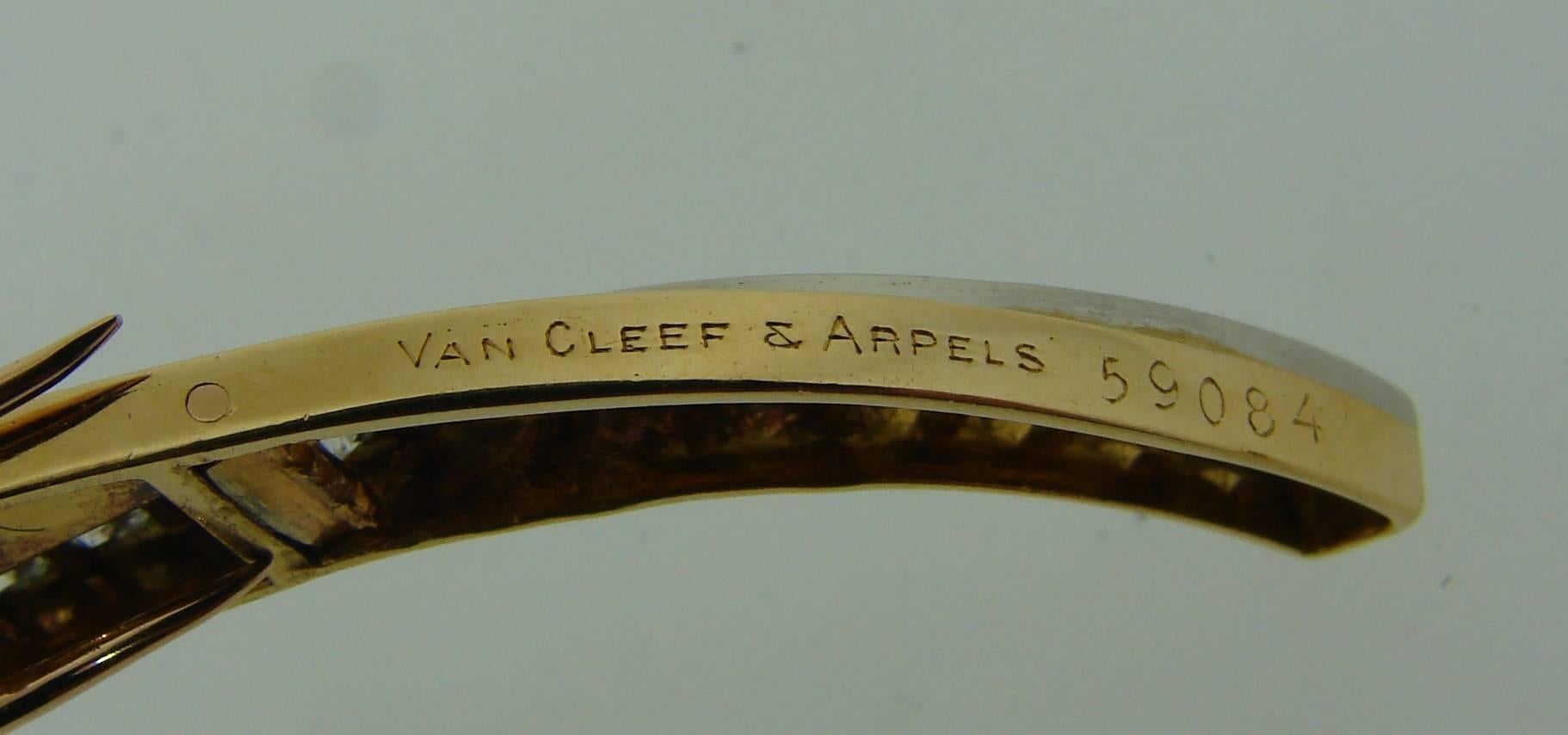 1950s Van Cleef & Arpels Diamond Gold Platinum Haricot Clip Pin Brooch Set In Excellent Condition In Beverly Hills, CA