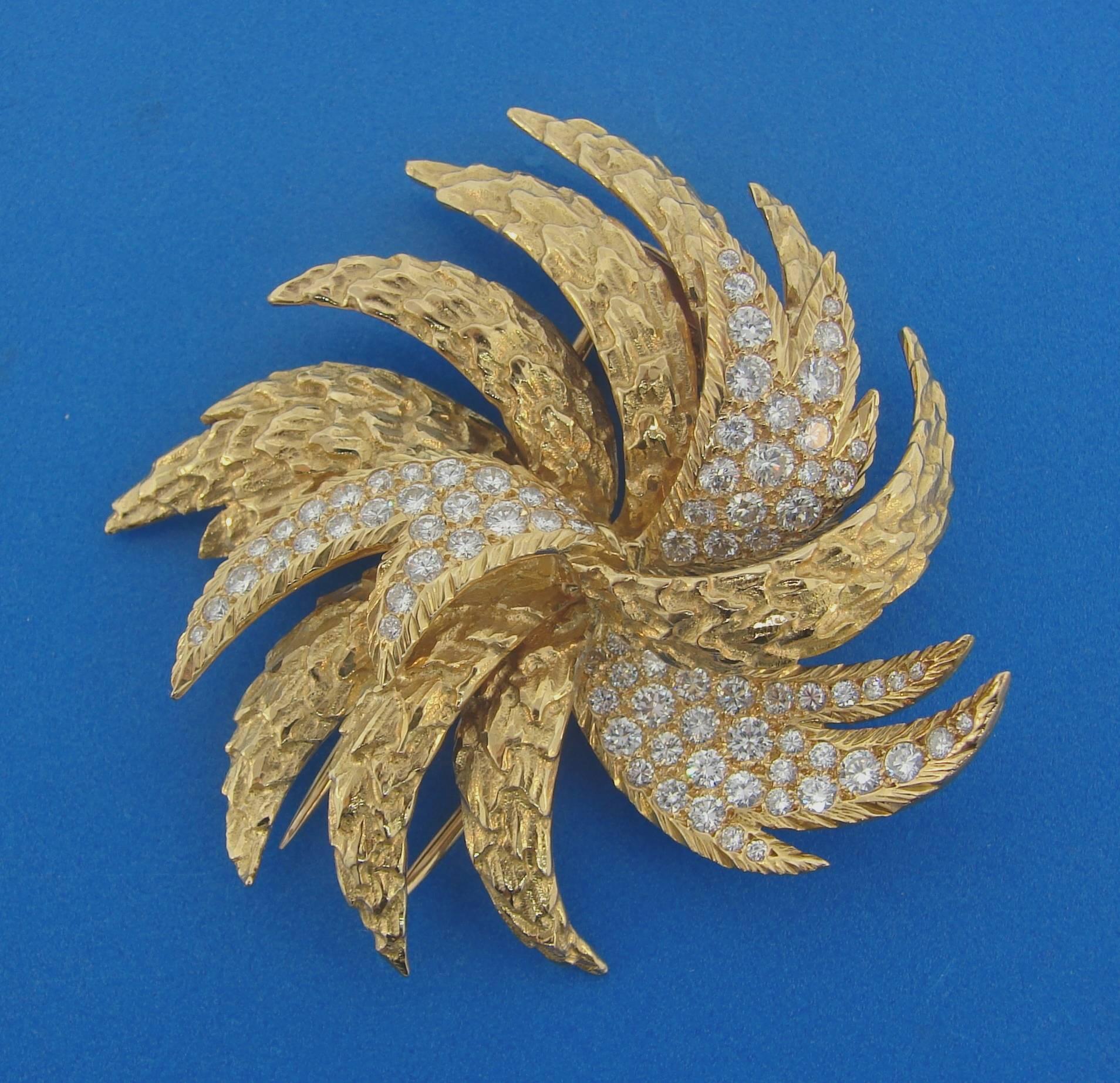 1980s Cartier Diamond Gold Pin Brooch Clip In Excellent Condition In Beverly Hills, CA