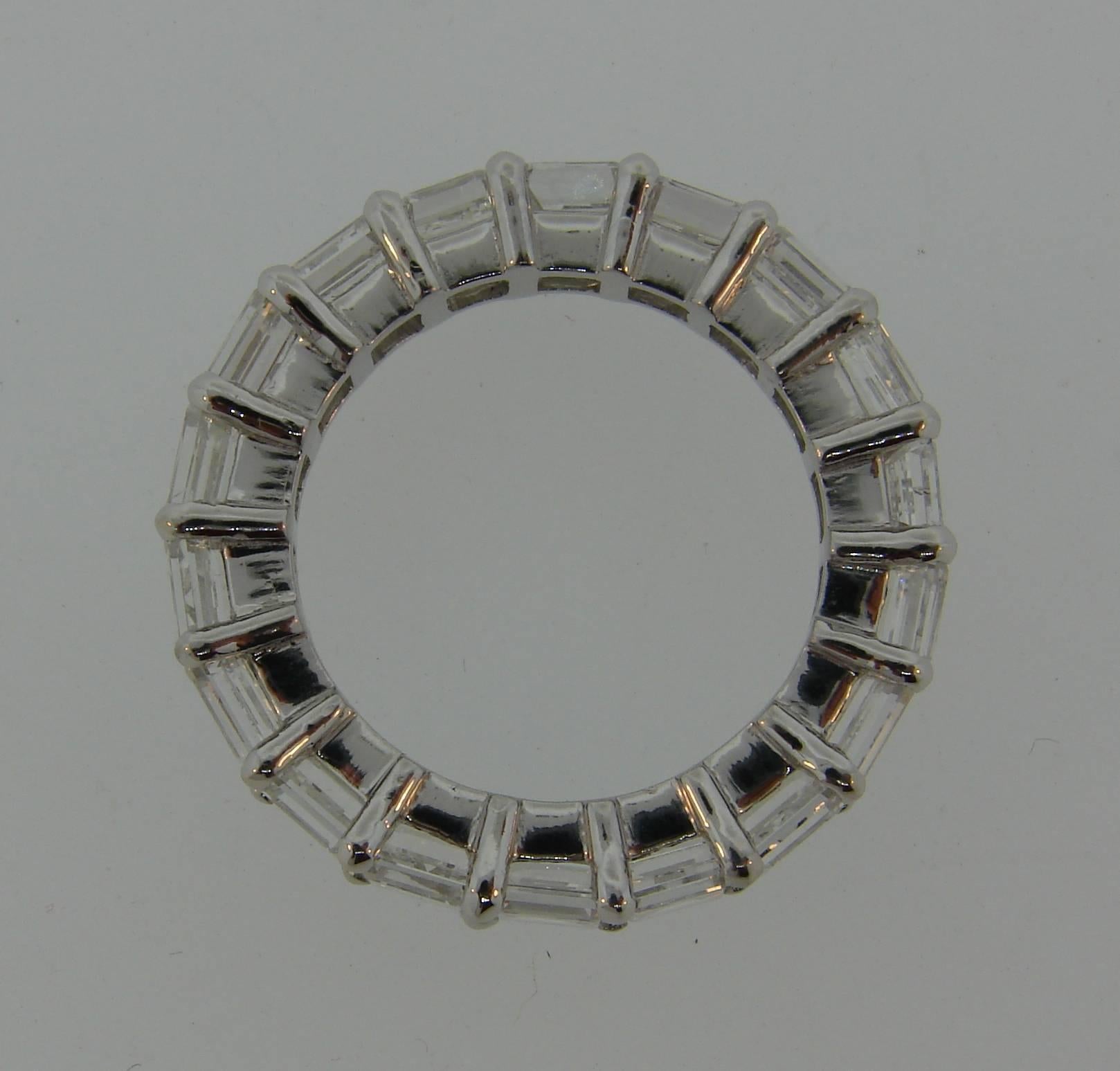Square Step Cut Diamond Gold Eternity Band Ring Size 5.25 In Excellent Condition In Beverly Hills, CA