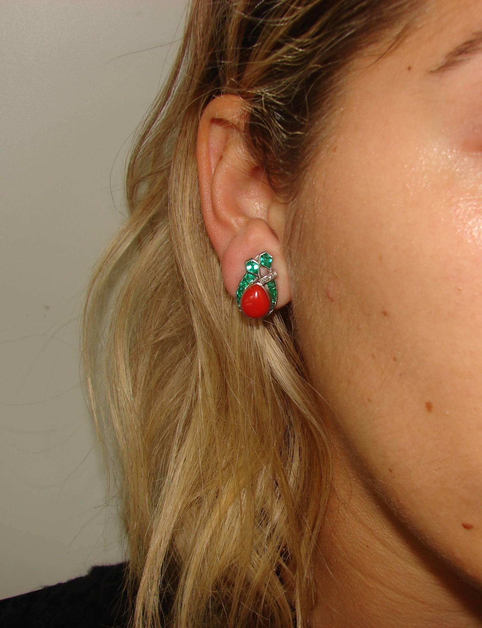 1950s Raymond Yard Coral Emerald Diamond Platinum Earrings In Excellent Condition In Beverly Hills, CA