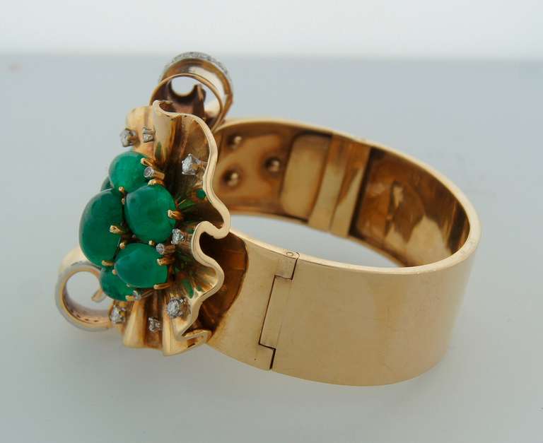 c.1940s Trabert & Hoeffer-Mauboussin Emerald Diamond & Gold Bangle Bracelet 3