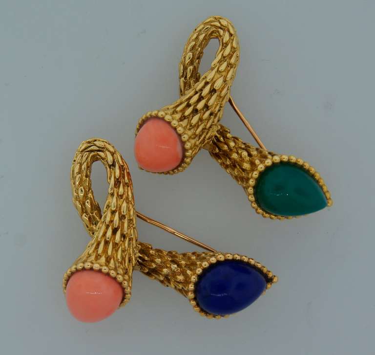 c.1970s BOUCHERON Paris Coral Chrysophrase Lapis & Yellow Gold Pin Pair Brooch In Excellent Condition In Beverly Hills, CA