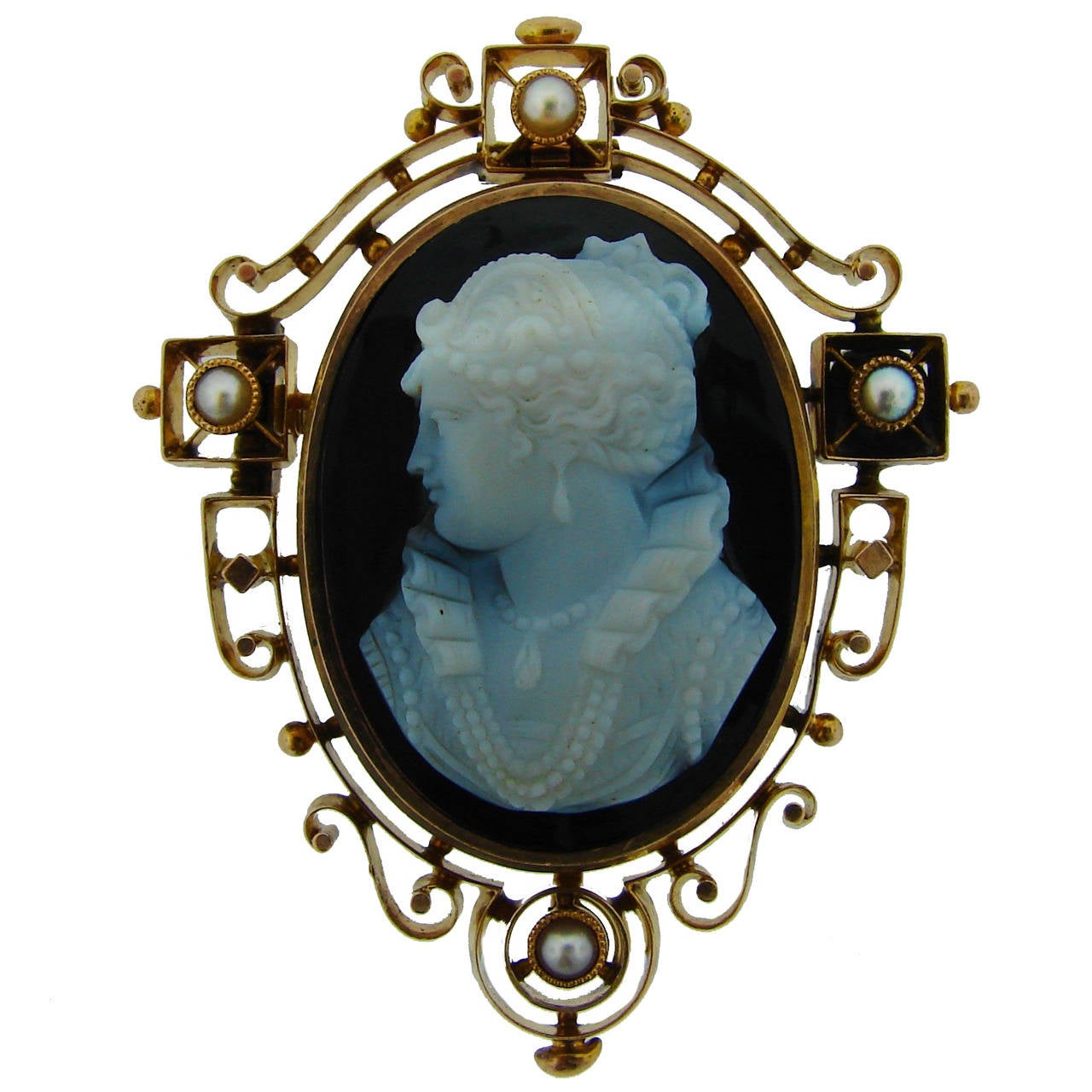 Pendentif broche à épingle victorien en or jaune avec camée en agate et perles en vente