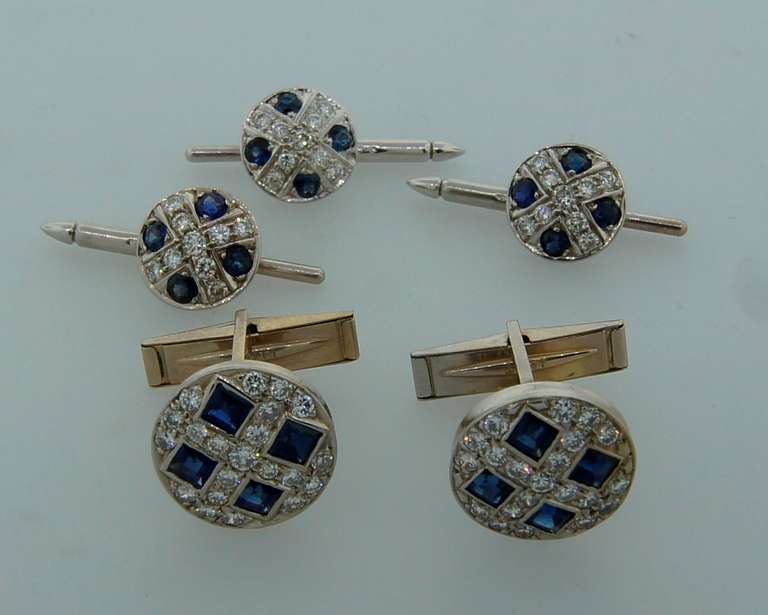Classy & timeless gentleman set consisting of a pair of cufflinks and three studs. Beautiful, elegant piece. Made of white gold and set with table cut sapphires and round brilliant cut diamonds.
The cufflink discs are slightly under 5/8